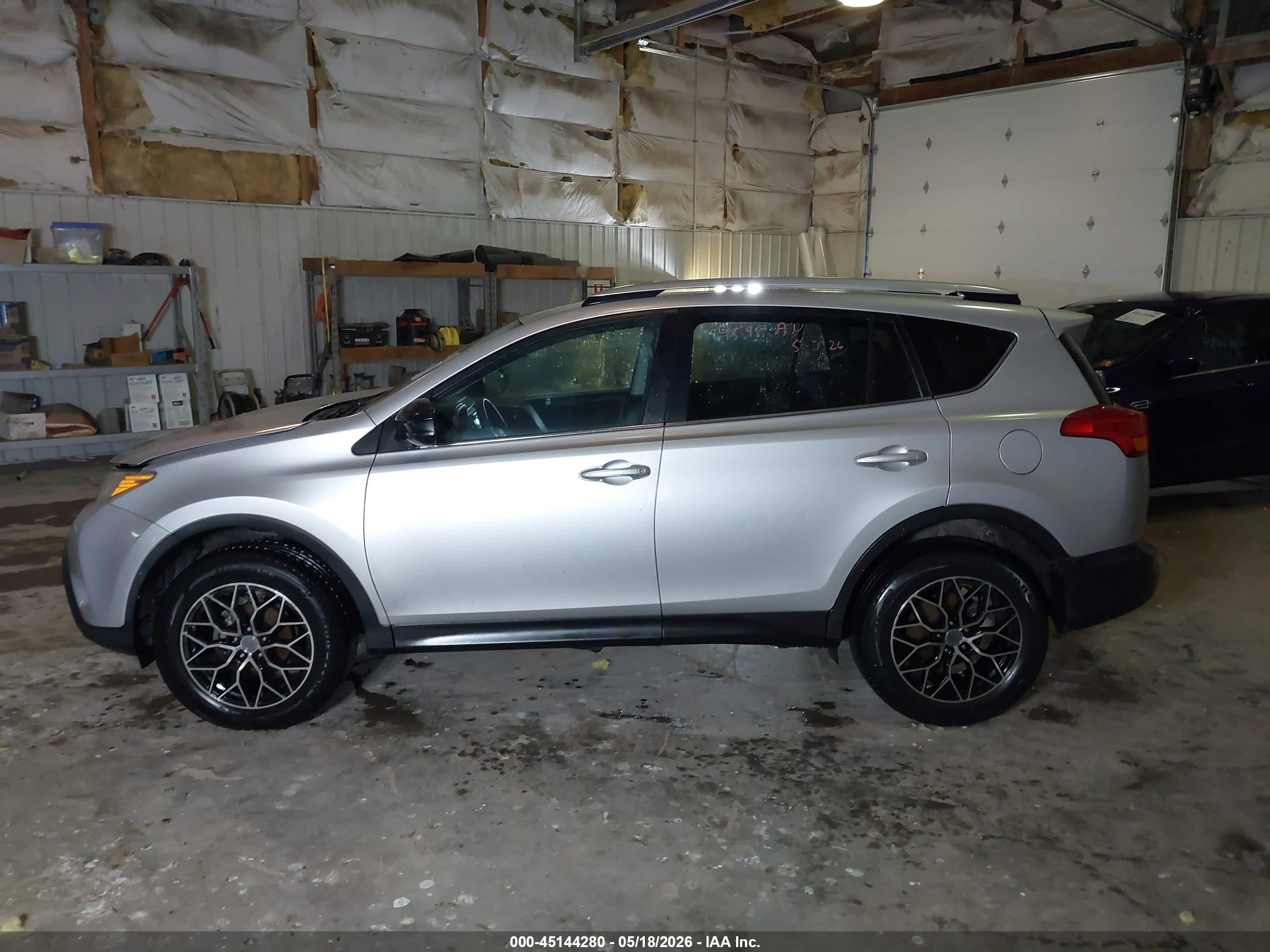 2014 Toyota Rav4 Le Silver vin: 2T3ZFREV1EW091572