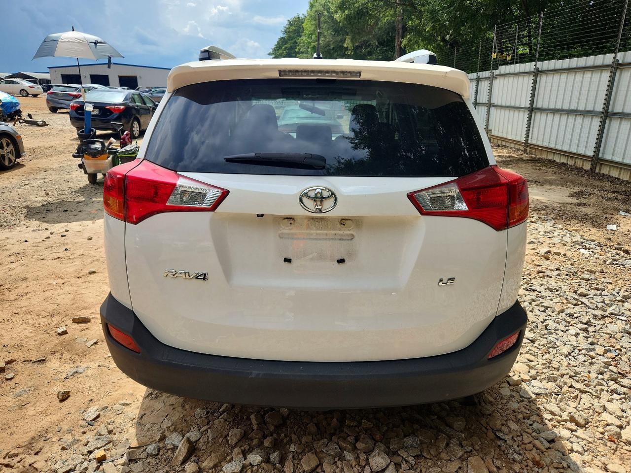 2014 Toyota Rav4 Le White vin: 2T3ZFREV1EW116177