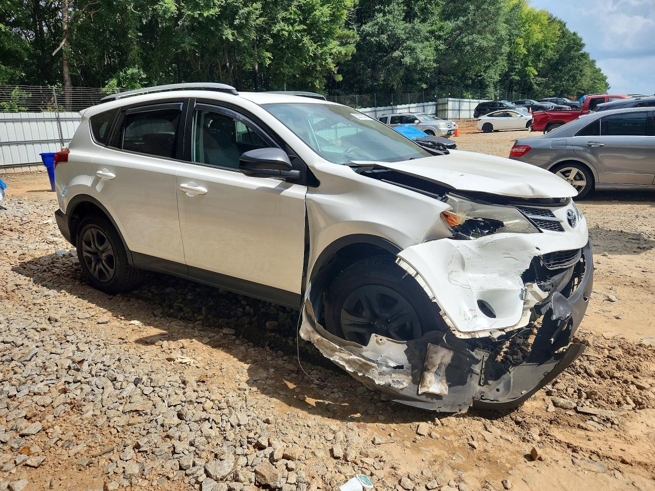 2014 Toyota Rav4 Le White vin: 2T3ZFREV1EW116177