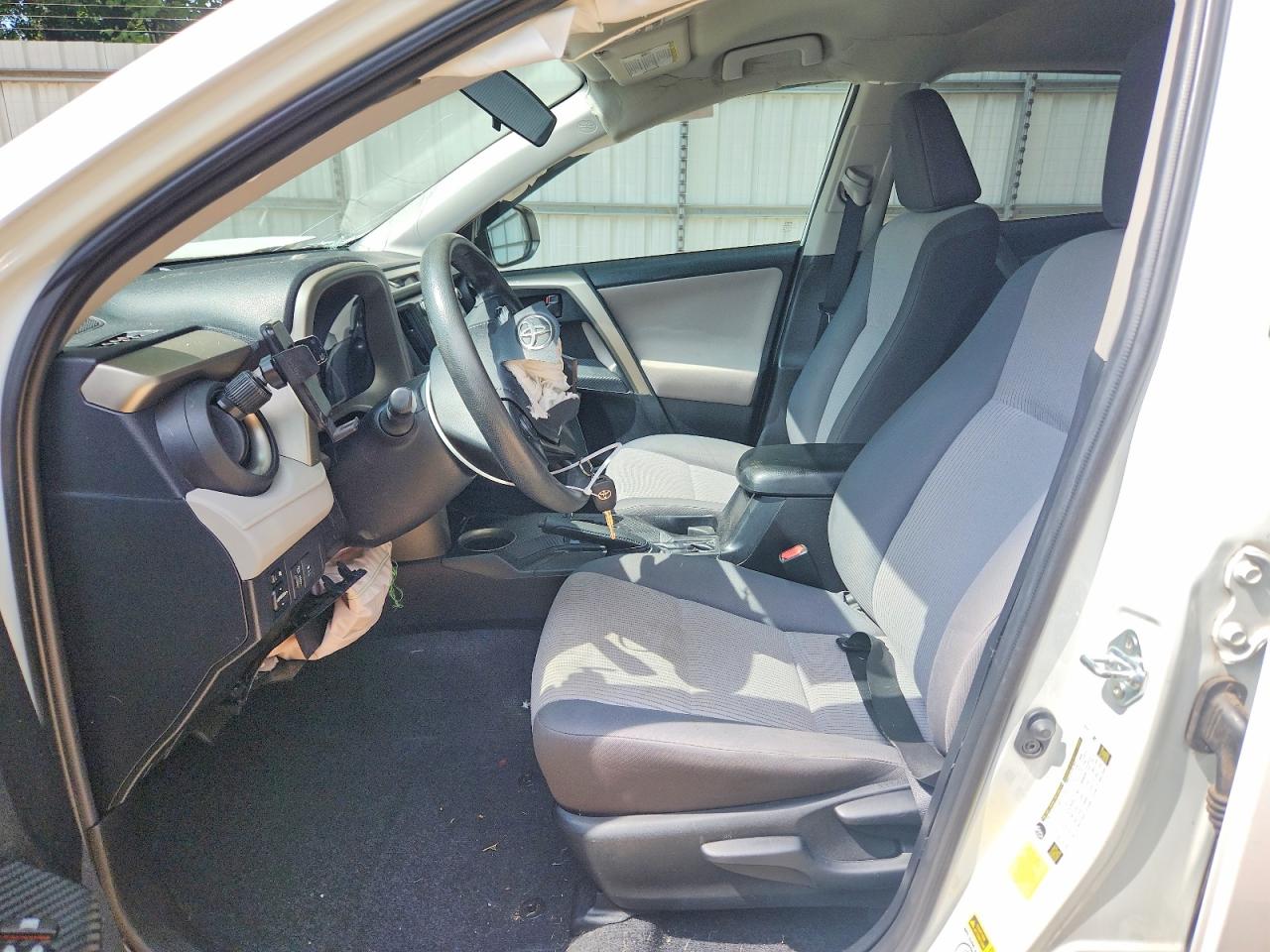 2014 Toyota Rav4 Le White vin: 2T3ZFREV1EW116177
