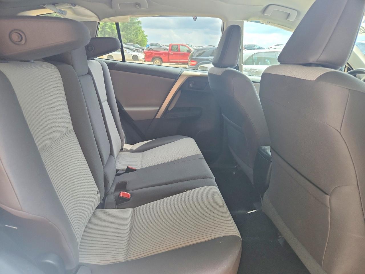 2014 Toyota Rav4 Le White vin: 2T3ZFREV1EW116177
