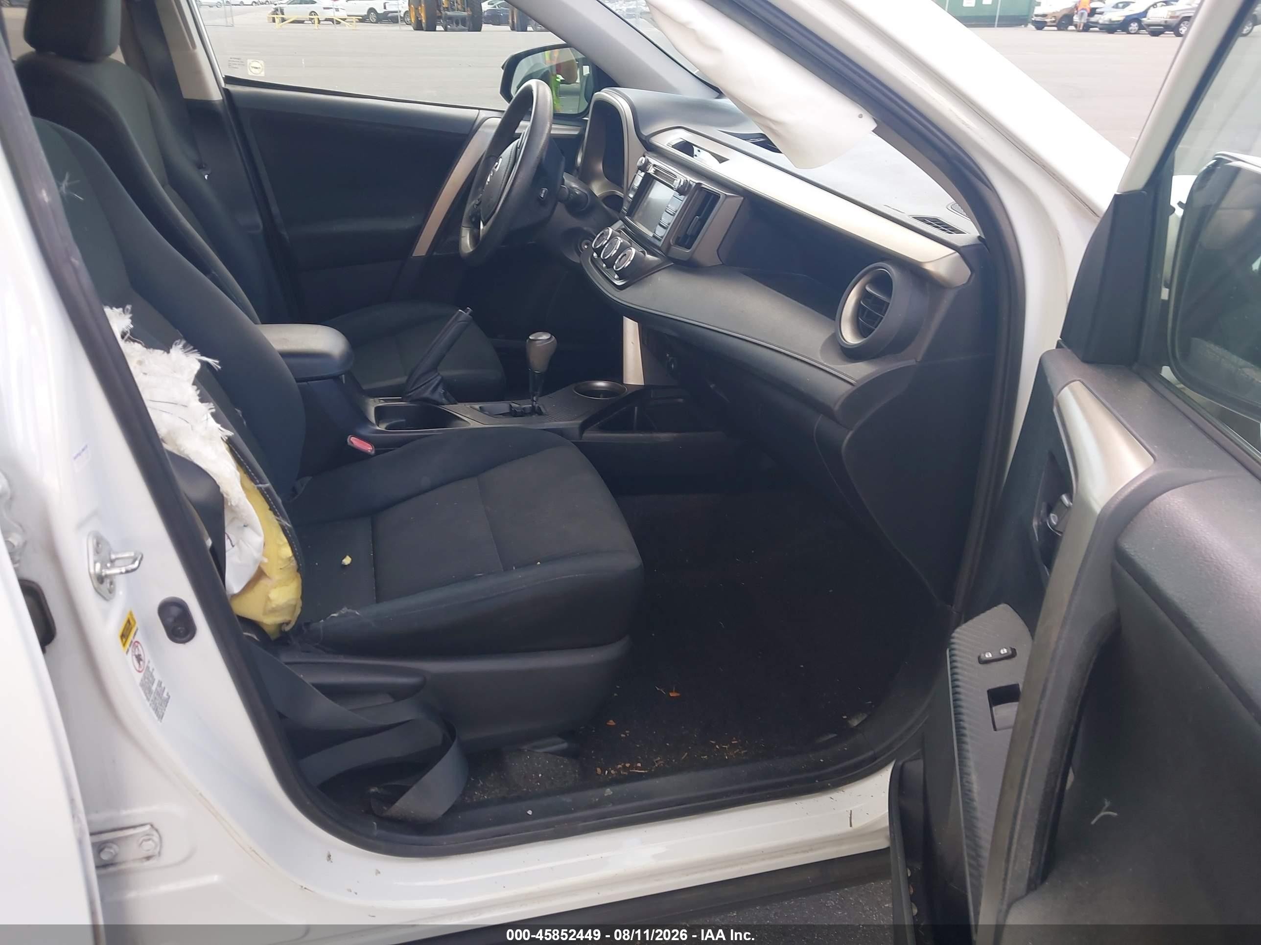 2015 Toyota Rav4 Le White vin: 2T3ZFREV1FW198056