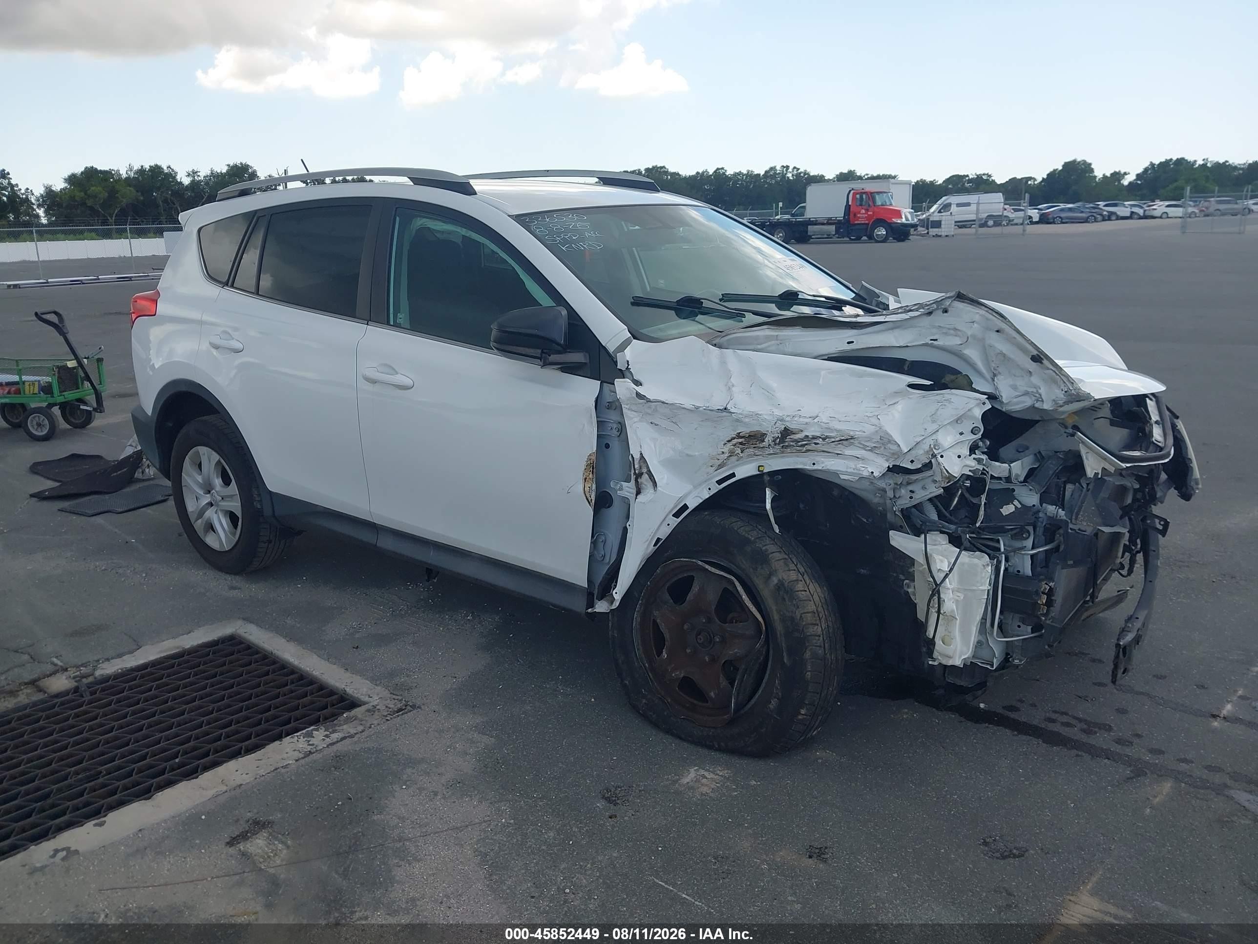 2015 Toyota Rav4 Le White vin: 2T3ZFREV1FW198056