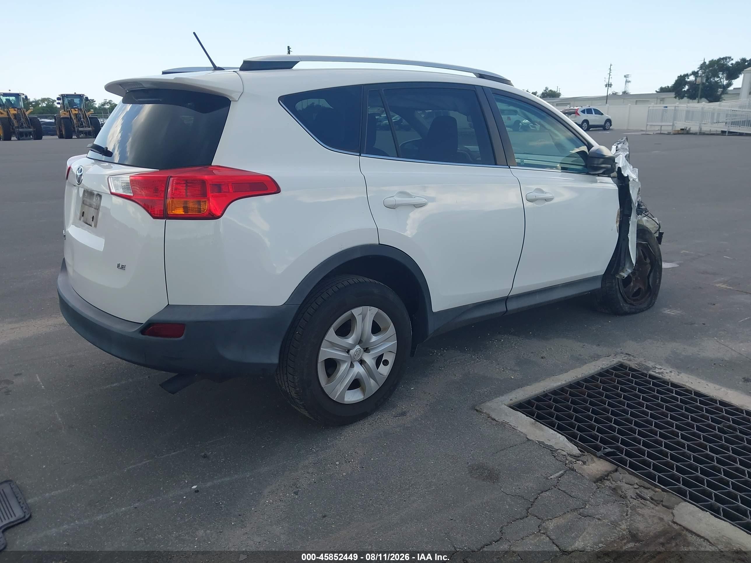 2015 Toyota Rav4 Le White vin: 2T3ZFREV1FW198056