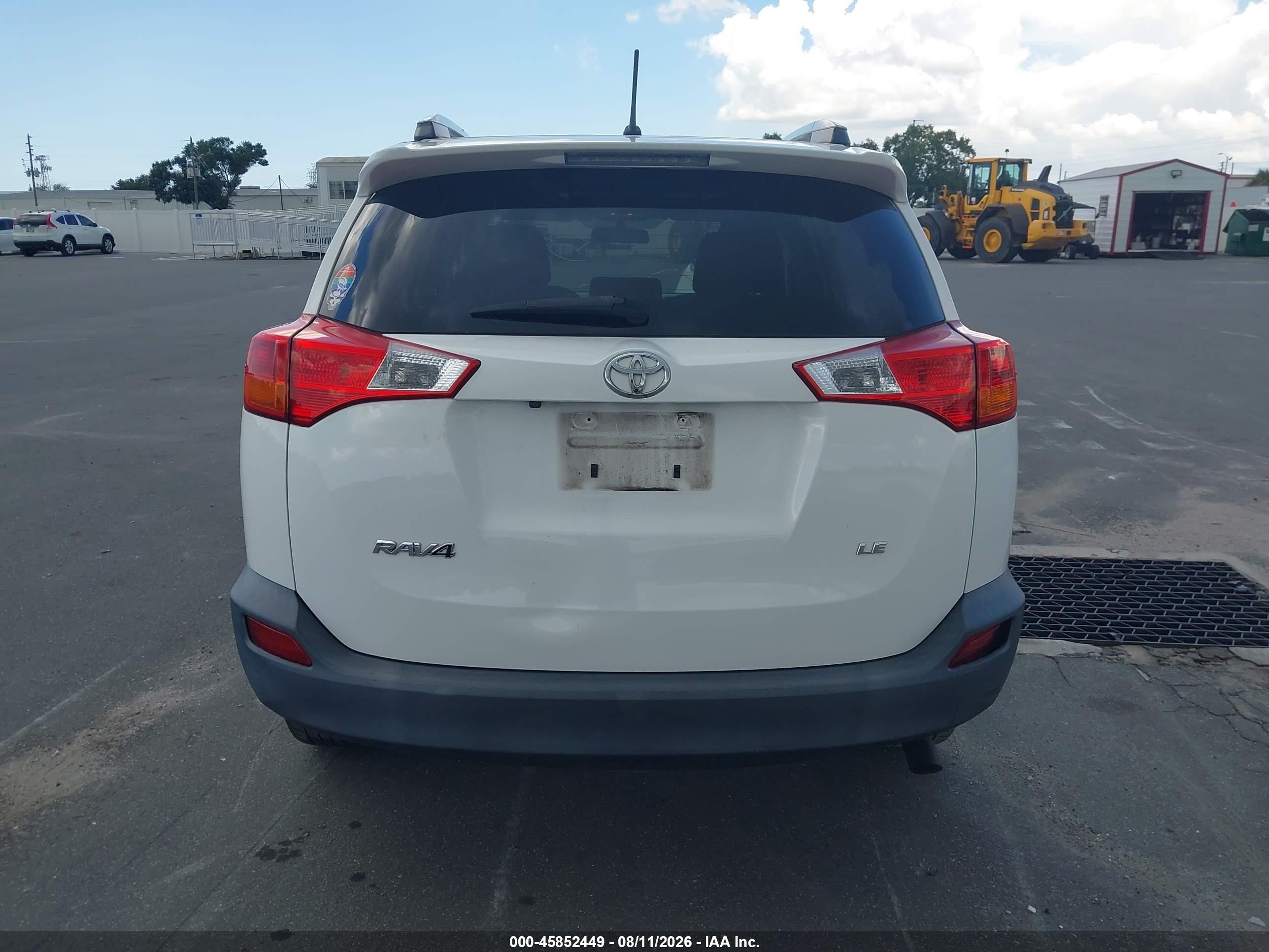 2015 Toyota Rav4 Le White vin: 2T3ZFREV1FW198056