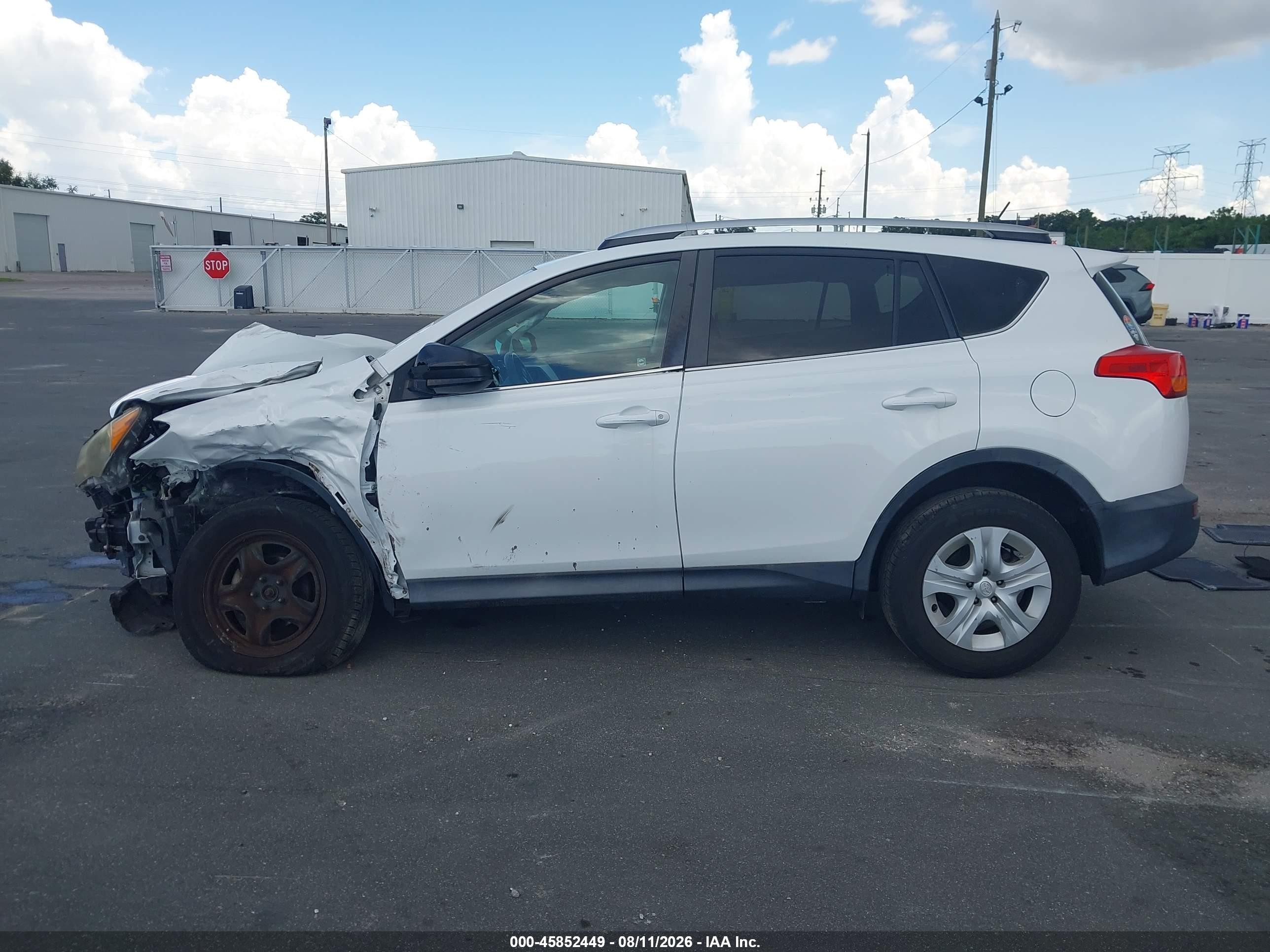 2015 Toyota Rav4 Le White vin: 2T3ZFREV1FW198056