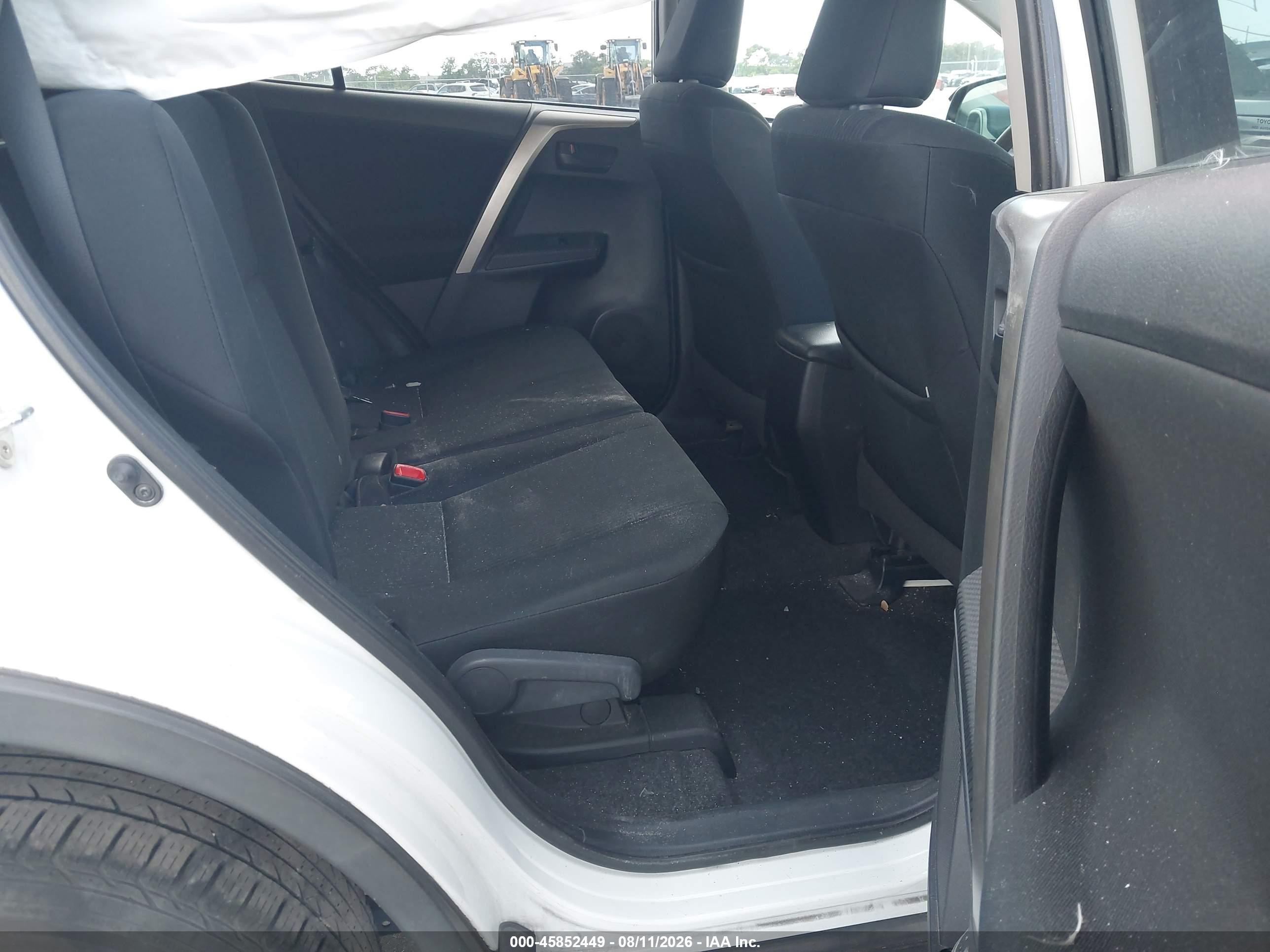 2015 Toyota Rav4 Le White vin: 2T3ZFREV1FW198056