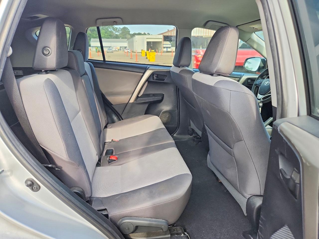 2015 Toyota Rav4 Le Silver vin: 2T3ZFREV2FW149013