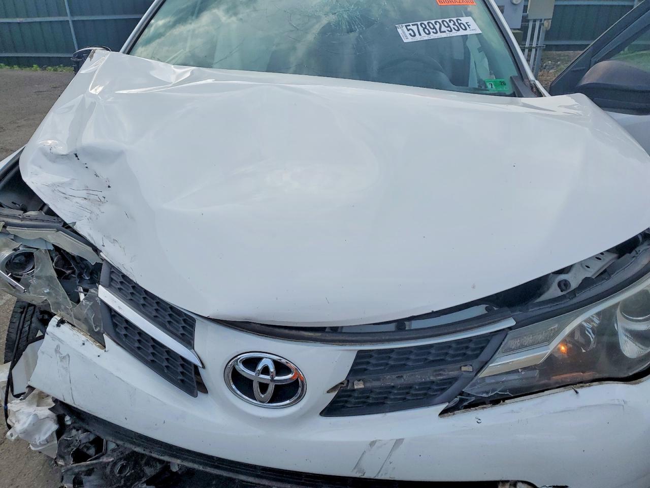 2013 Toyota Rav4 Le White vin: 2T3ZFREV3DW067160