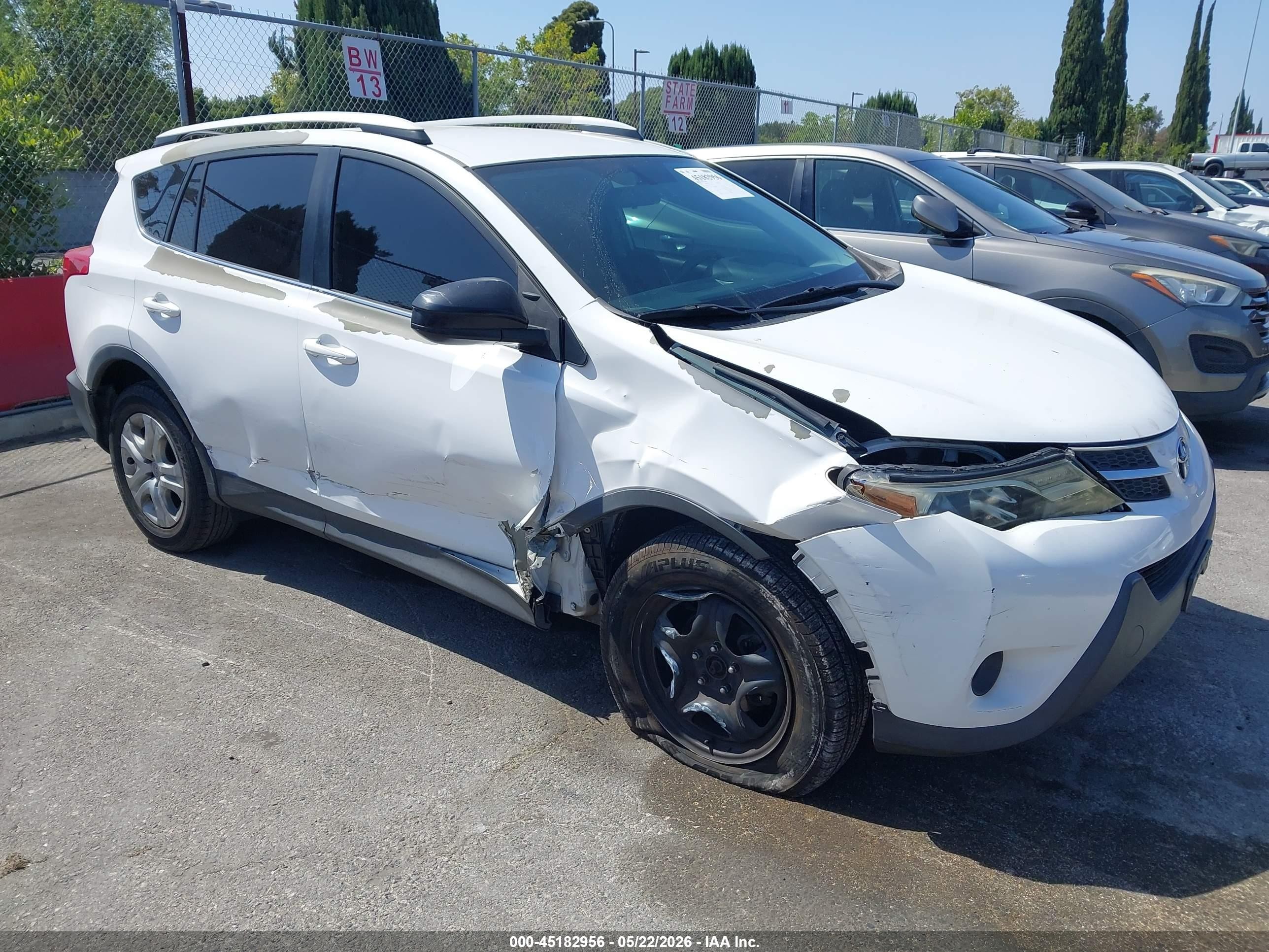 2014 Toyota Rav4 Le White vin: 2T3ZFREV3EW083831