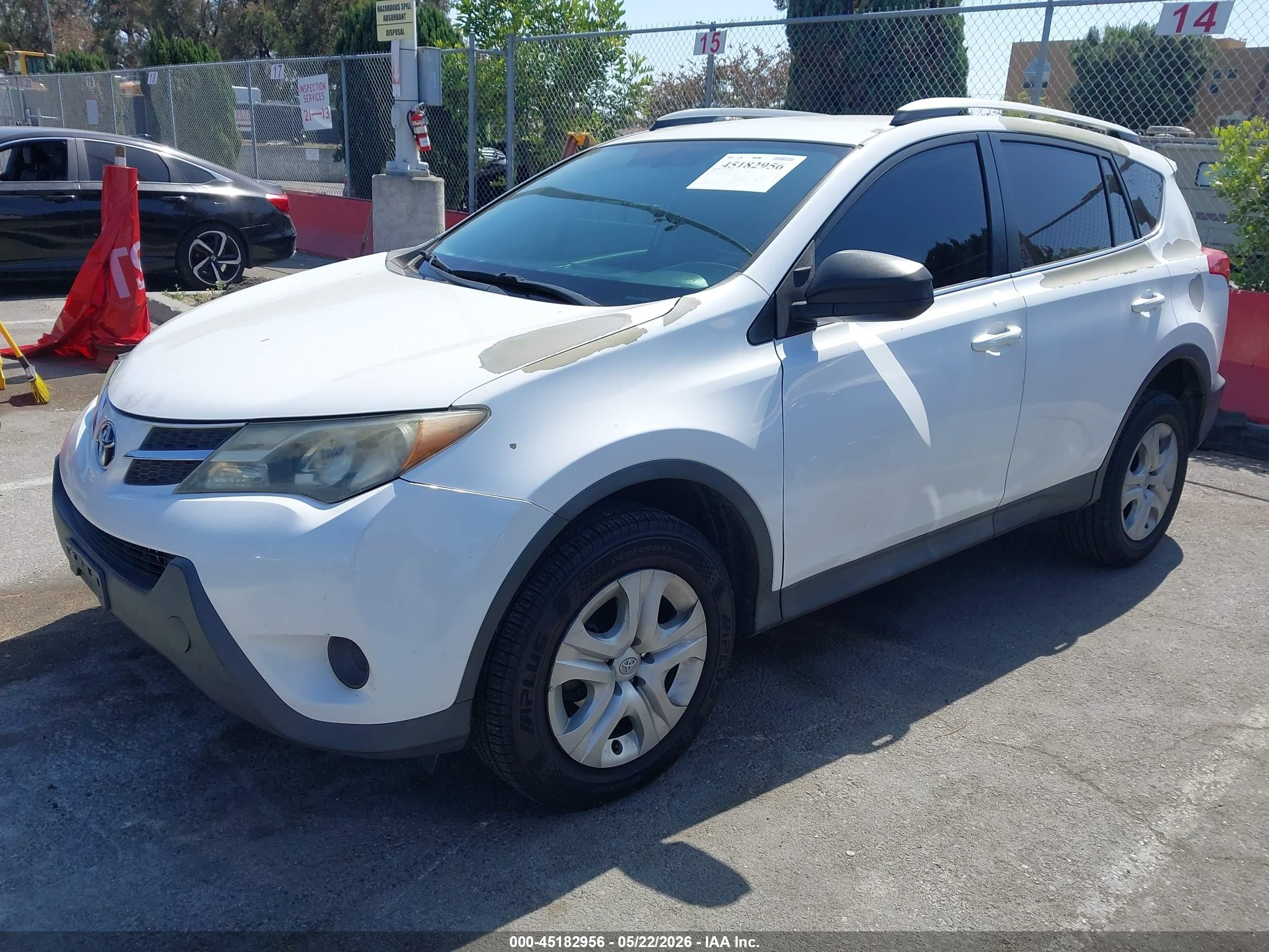 2014 Toyota Rav4 Le White vin: 2T3ZFREV3EW083831