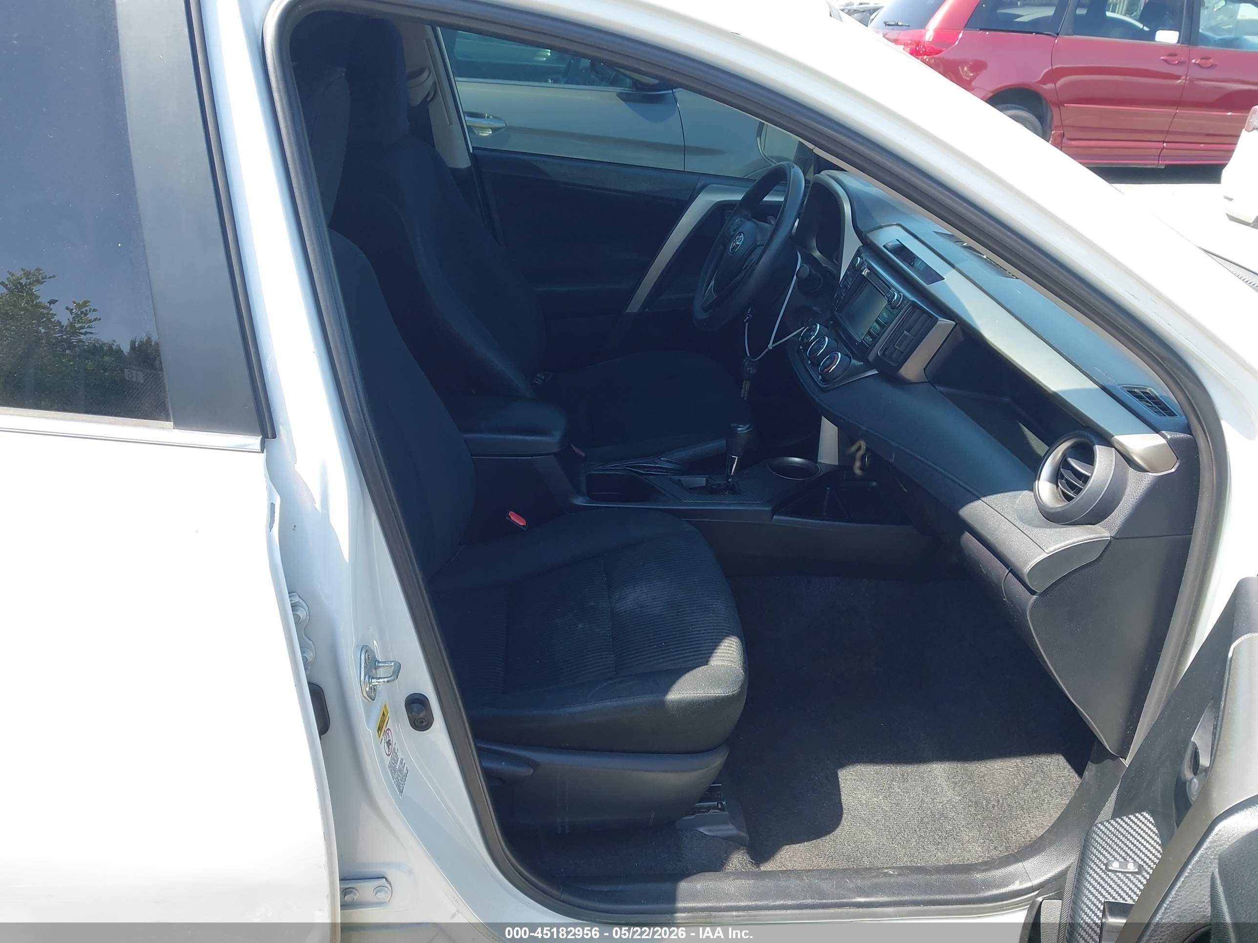 2014 Toyota Rav4 Le White vin: 2T3ZFREV3EW083831