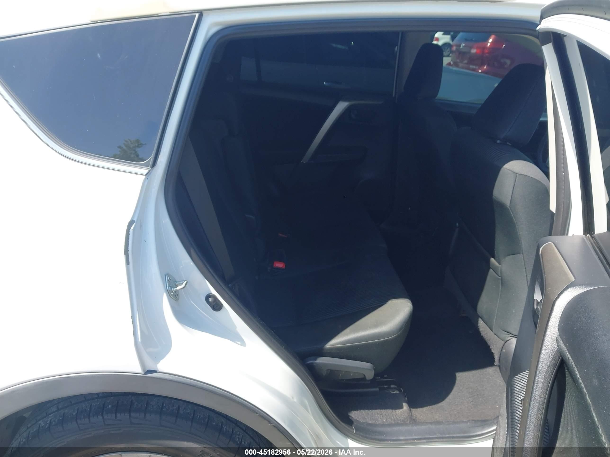 2014 Toyota Rav4 Le White vin: 2T3ZFREV3EW083831