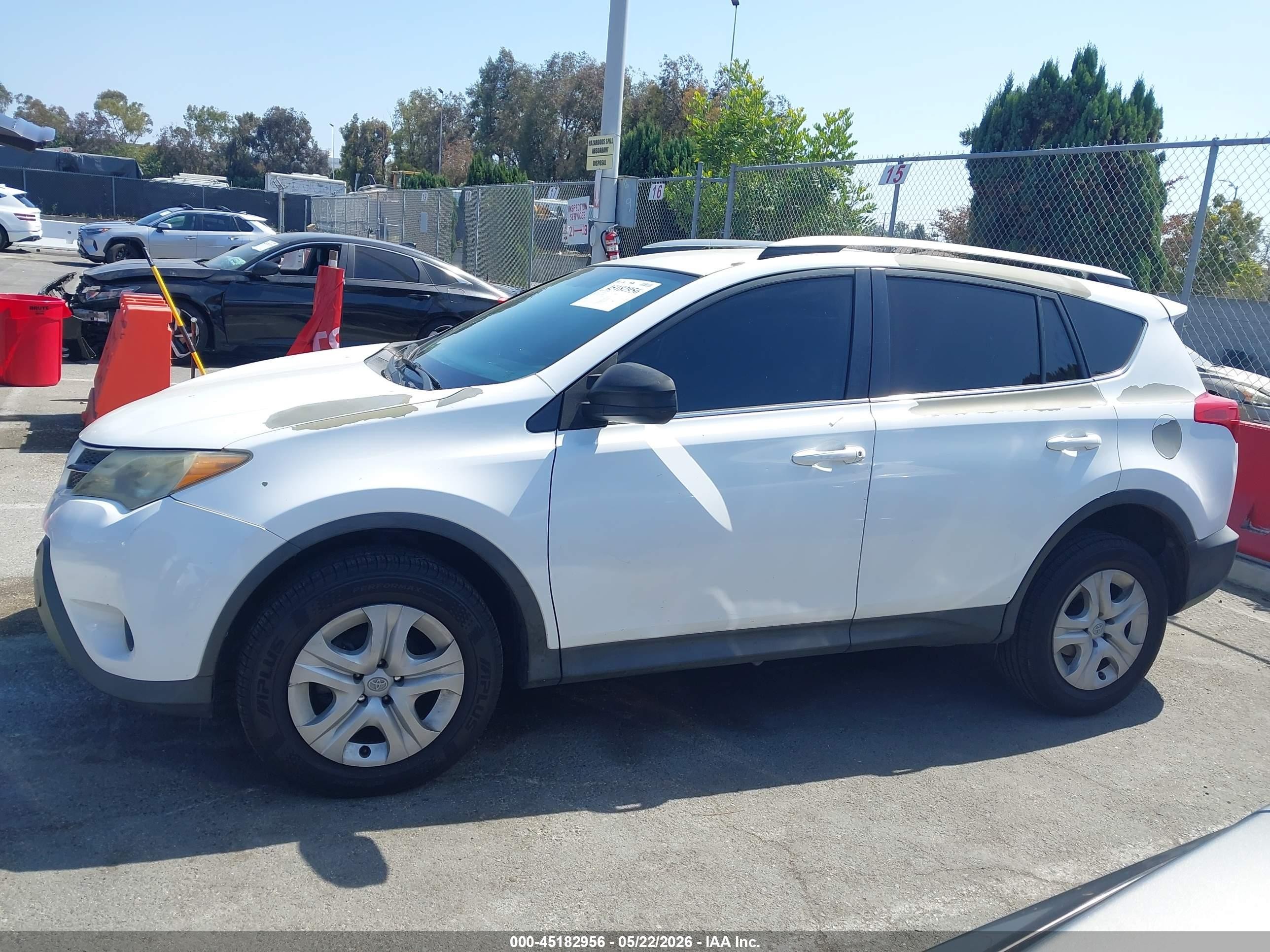 2014 Toyota Rav4 Le White vin: 2T3ZFREV3EW083831