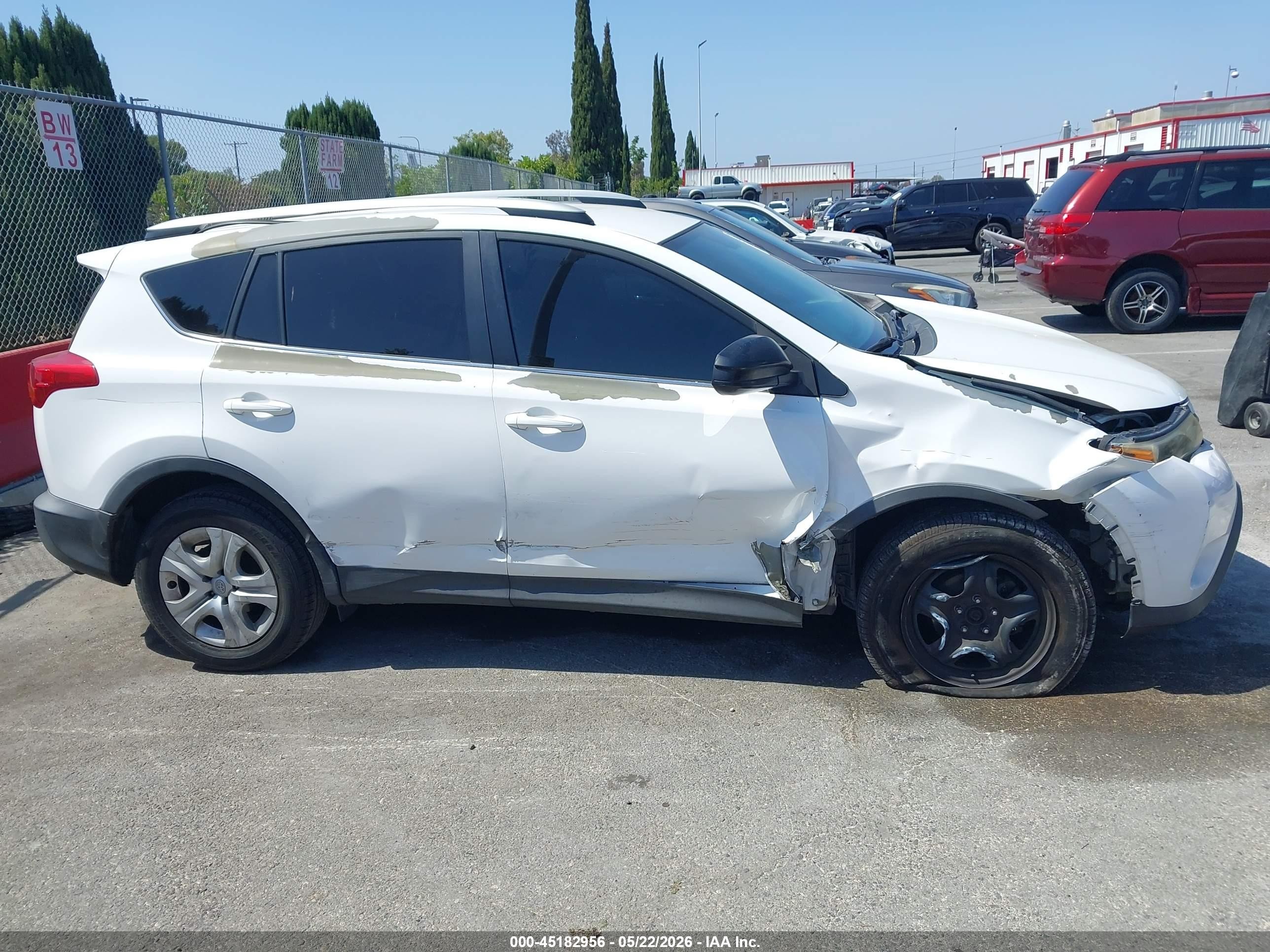 2014 Toyota Rav4 Le White vin: 2T3ZFREV3EW083831