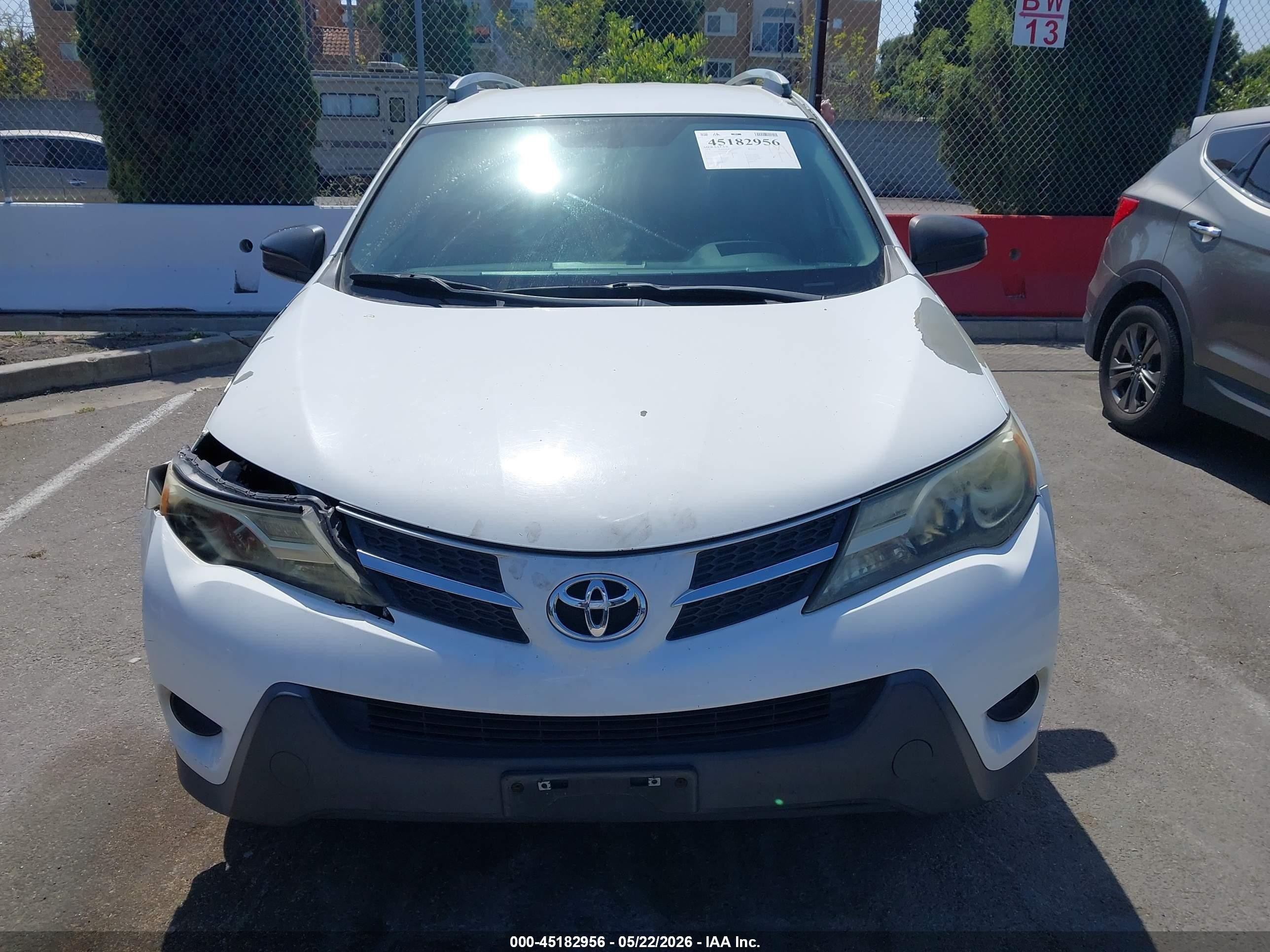 2014 Toyota Rav4 Le White vin: 2T3ZFREV3EW083831