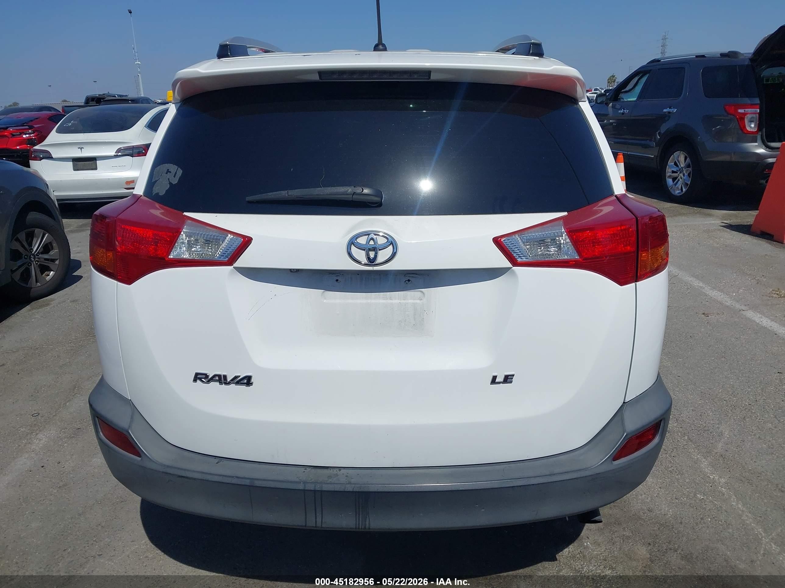 2014 Toyota Rav4 Le White vin: 2T3ZFREV3EW083831
