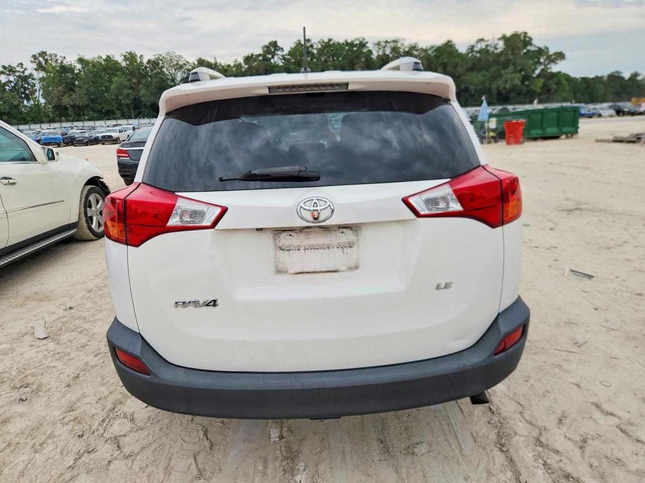 2015 Toyota Rav4 Le White vin: 2T3ZFREV3FW137369