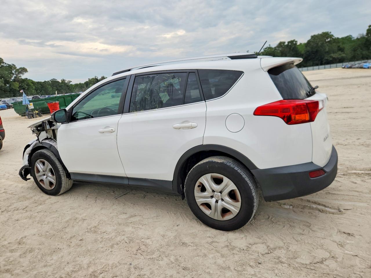 2015 Toyota Rav4 Le White vin: 2T3ZFREV3FW137369