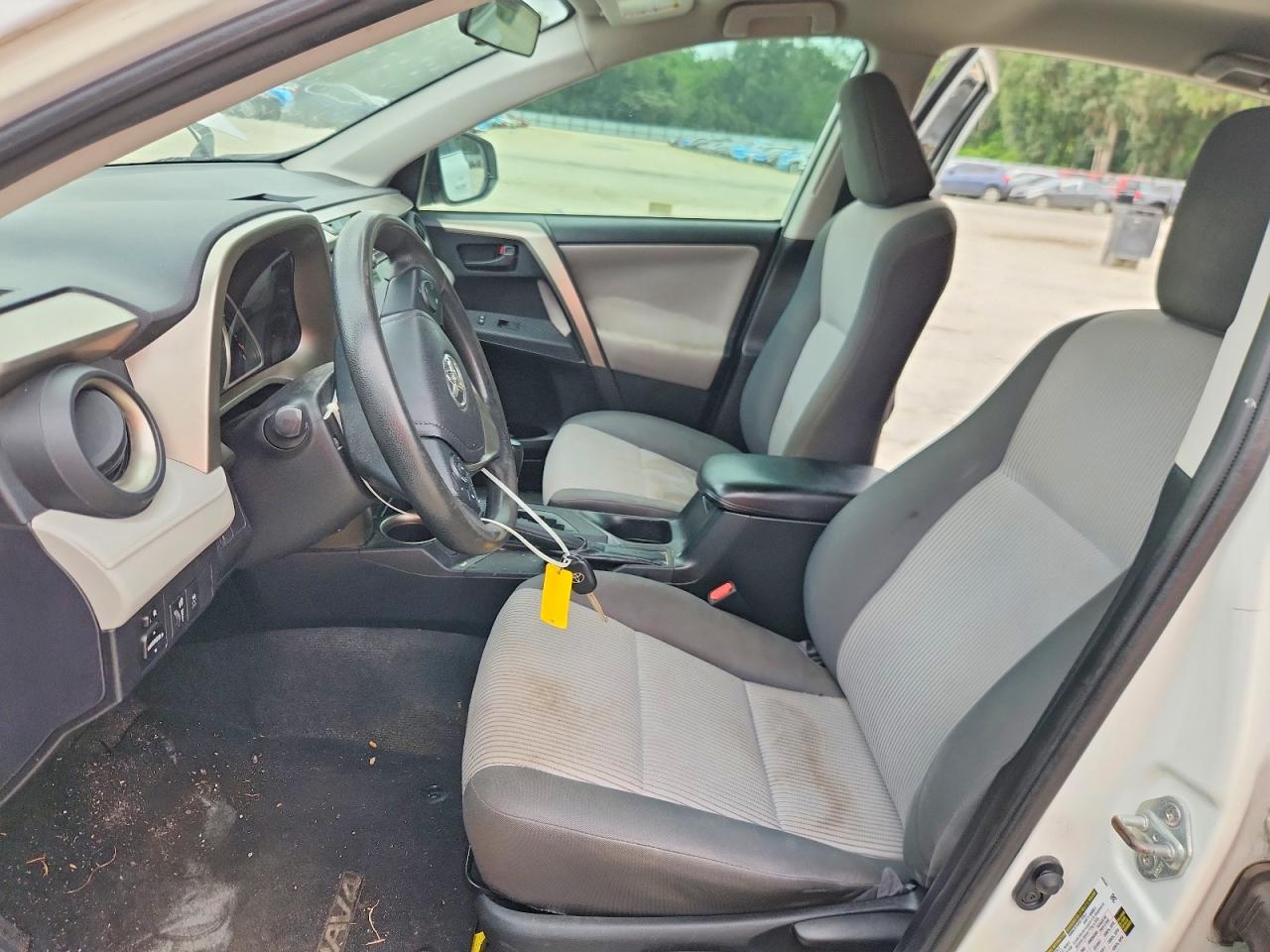 2015 Toyota Rav4 Le White vin: 2T3ZFREV3FW137369