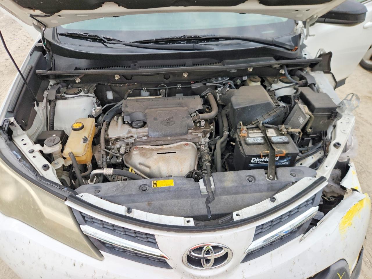 2015 Toyota Rav4 Le White vin: 2T3ZFREV3FW137369