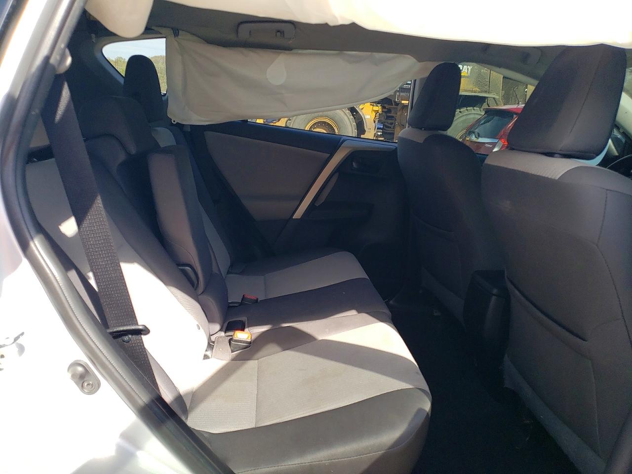 2015 Toyota Rav4 Le Silver vin: 2T3ZFREV3FW188385