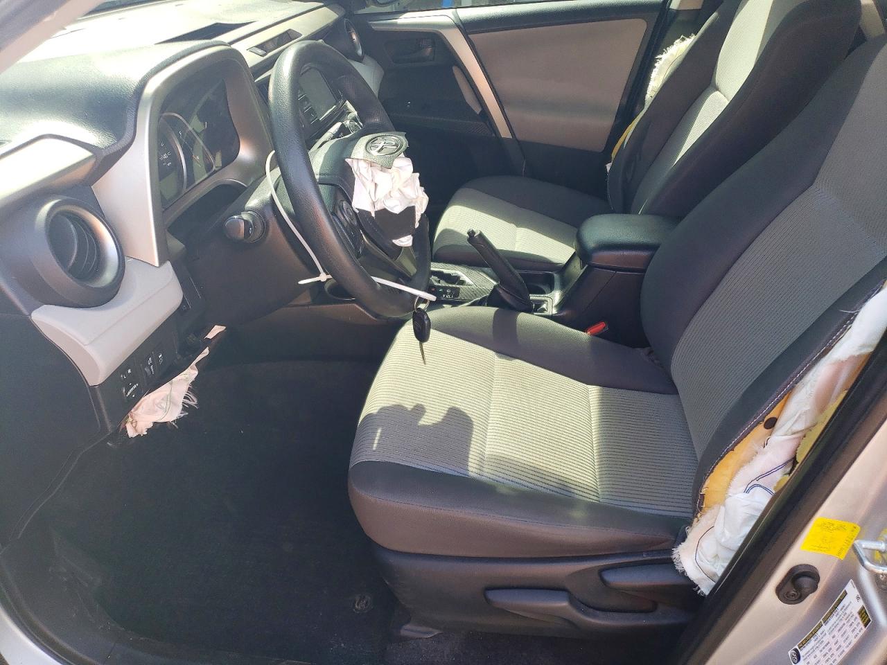 2015 Toyota Rav4 Le Silver vin: 2T3ZFREV3FW188385