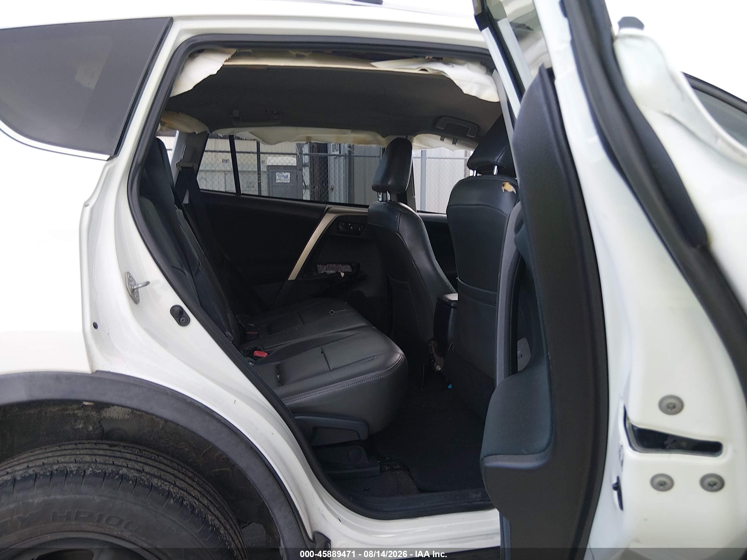 2015 Toyota Rav4 Le White vin: 2T3ZFREV3FW200387