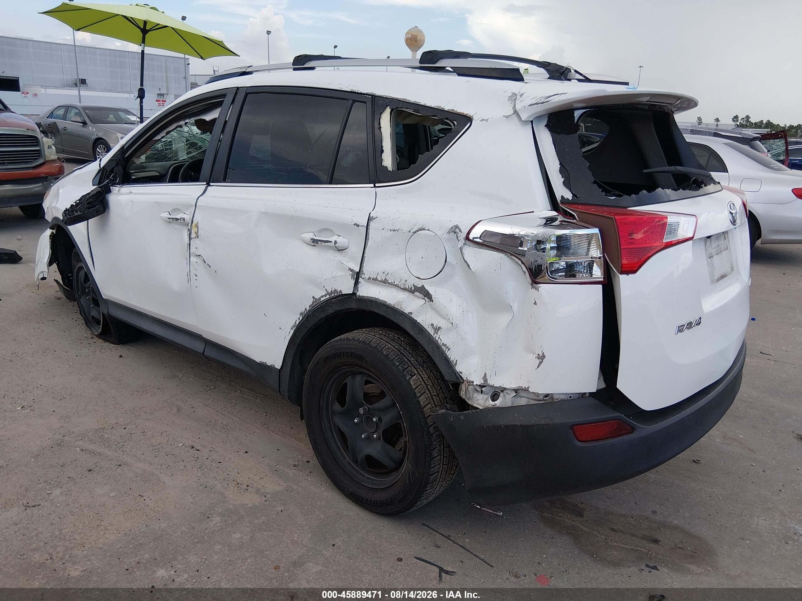 2015 Toyota Rav4 Le White vin: 2T3ZFREV3FW200387