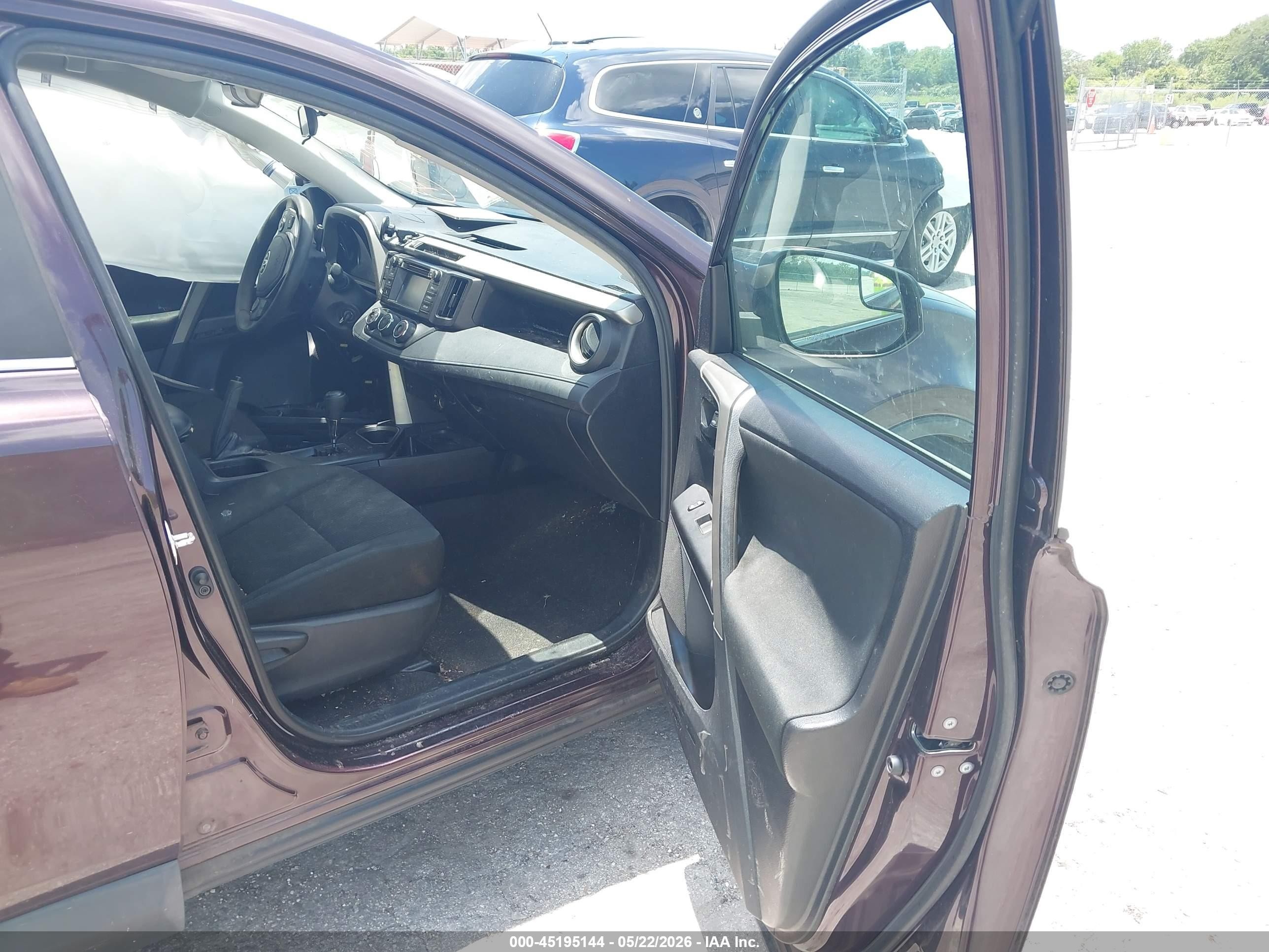 2018 Toyota Rav4 Le Maroon vin: 2T3ZFREV3JW431508