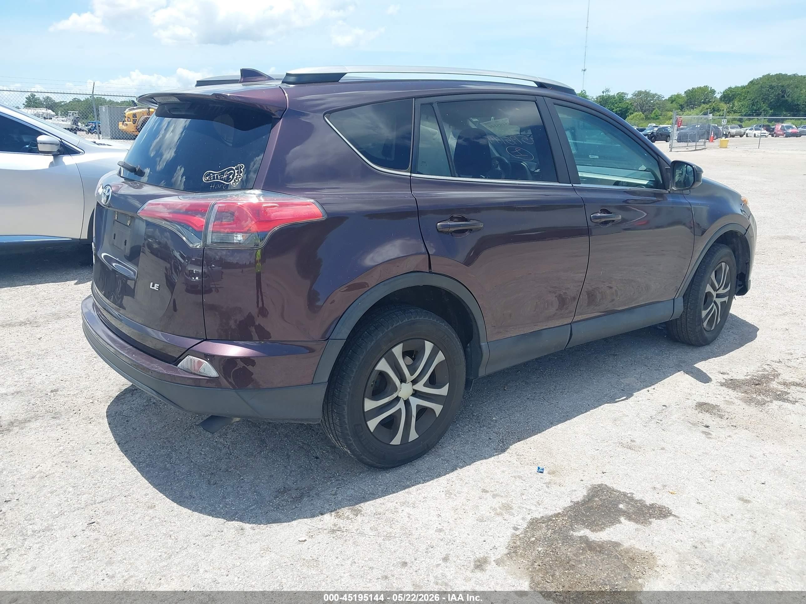 2018 Toyota Rav4 Le Maroon vin: 2T3ZFREV3JW431508