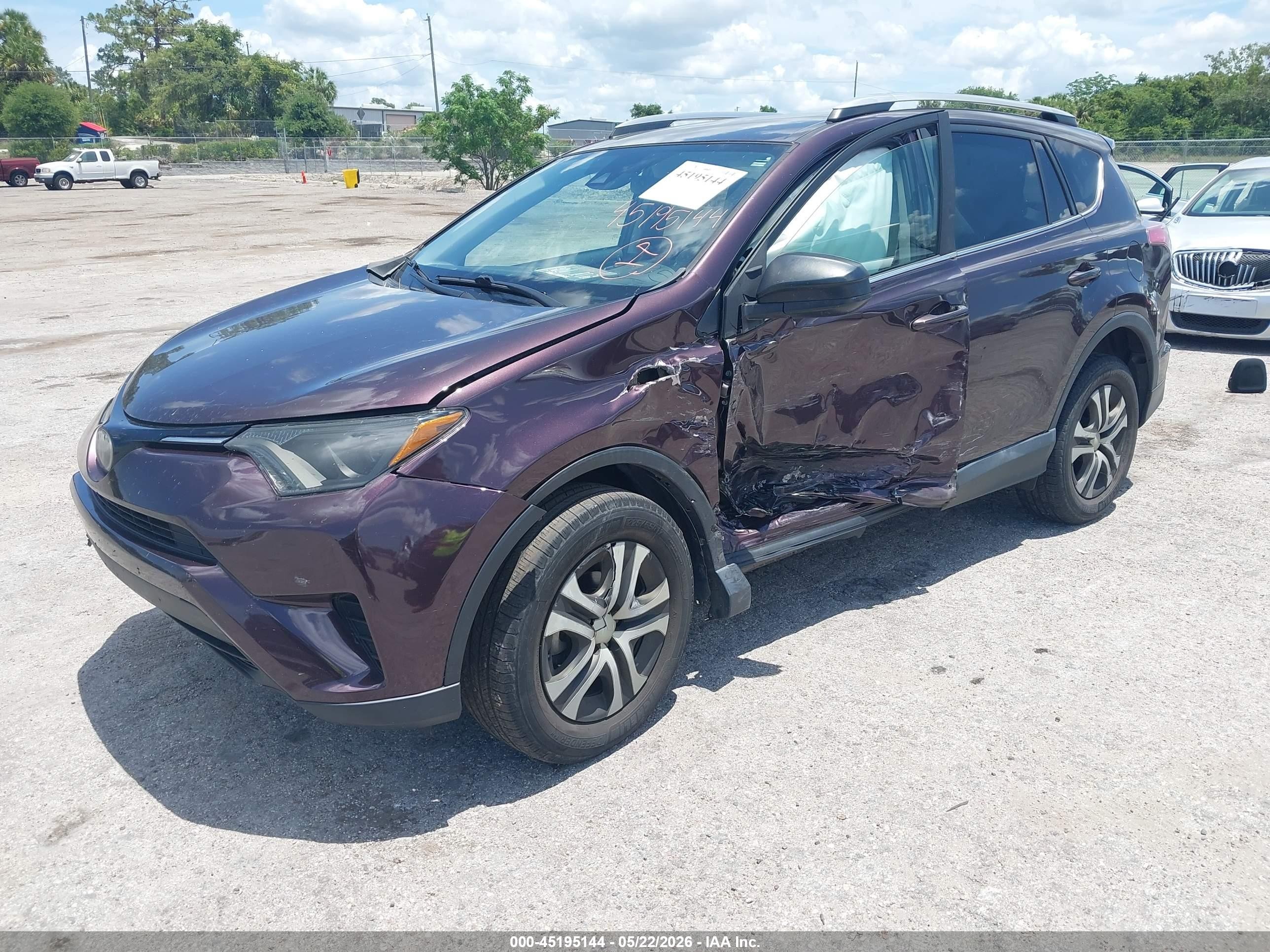 2018 Toyota Rav4 Le Maroon vin: 2T3ZFREV3JW431508
