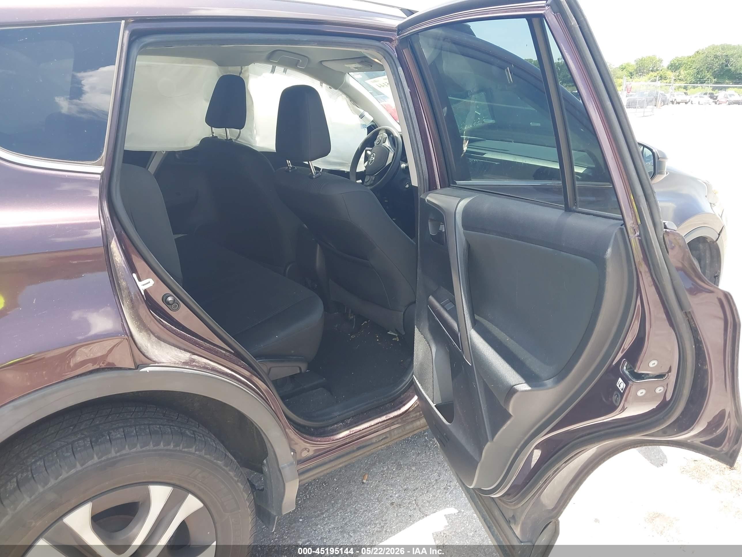 2018 Toyota Rav4 Le Maroon vin: 2T3ZFREV3JW431508