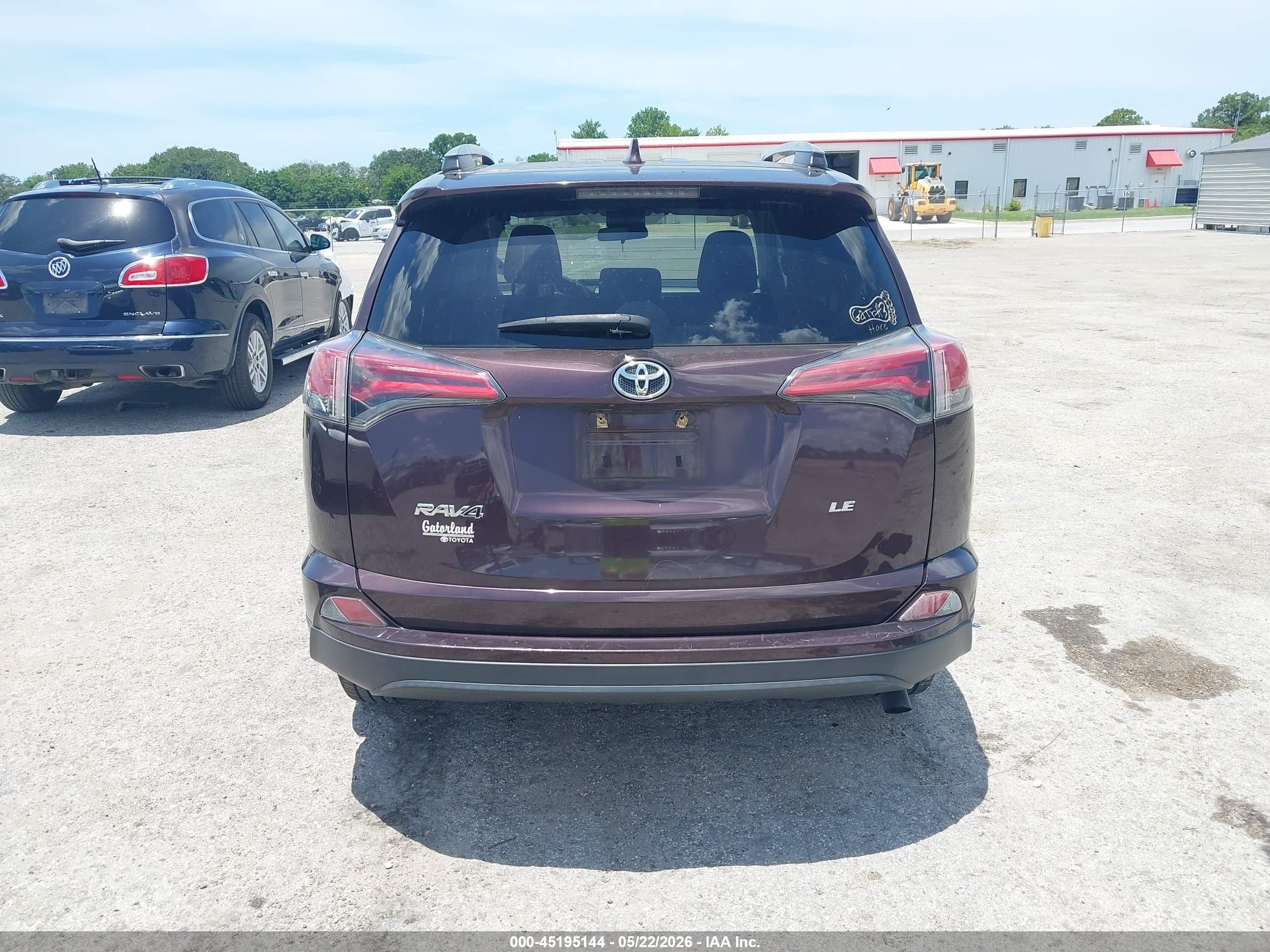 2018 Toyota Rav4 Le Maroon vin: 2T3ZFREV3JW431508