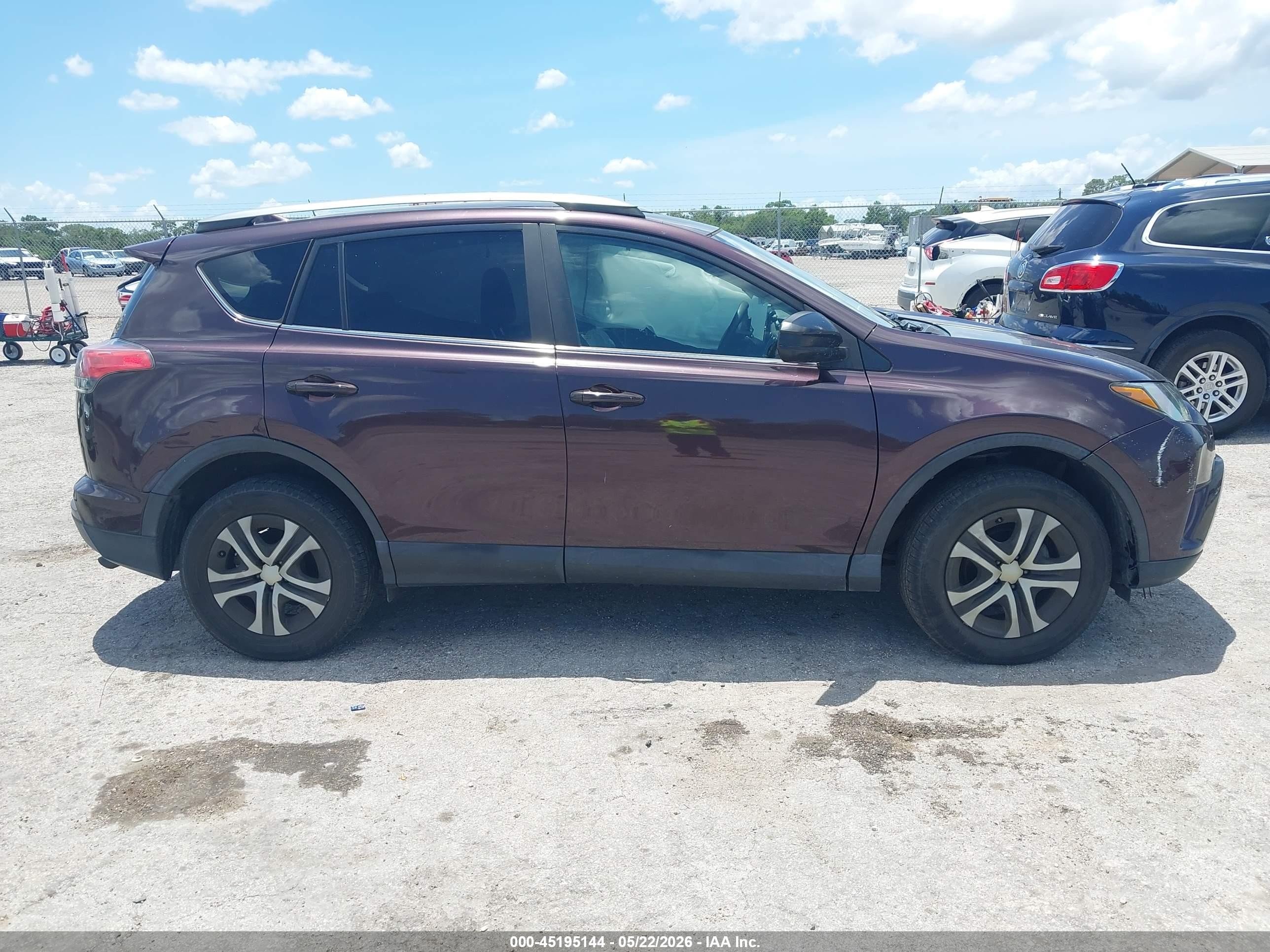 2018 Toyota Rav4 Le Maroon vin: 2T3ZFREV3JW431508