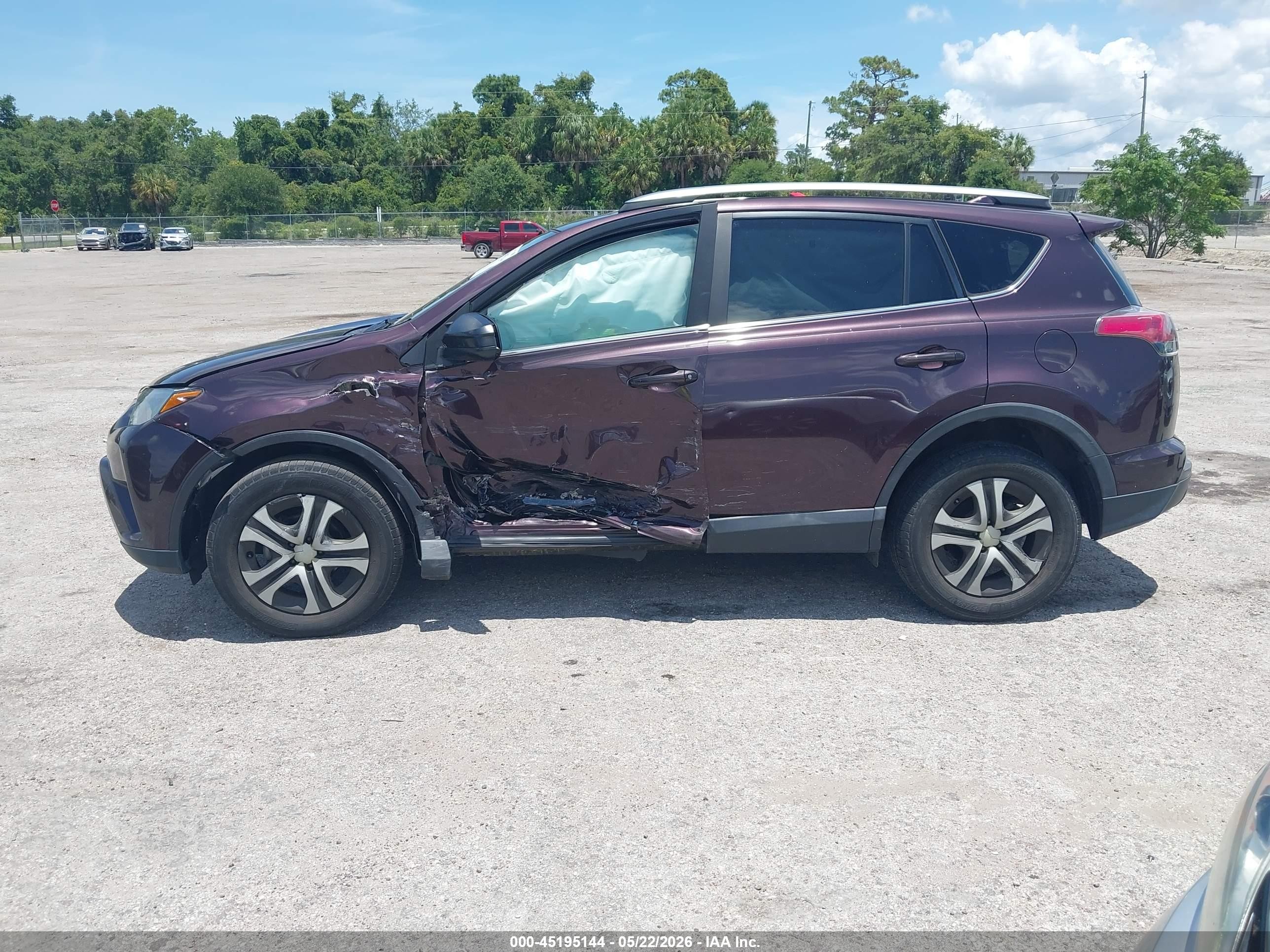 2018 Toyota Rav4 Le Maroon vin: 2T3ZFREV3JW431508