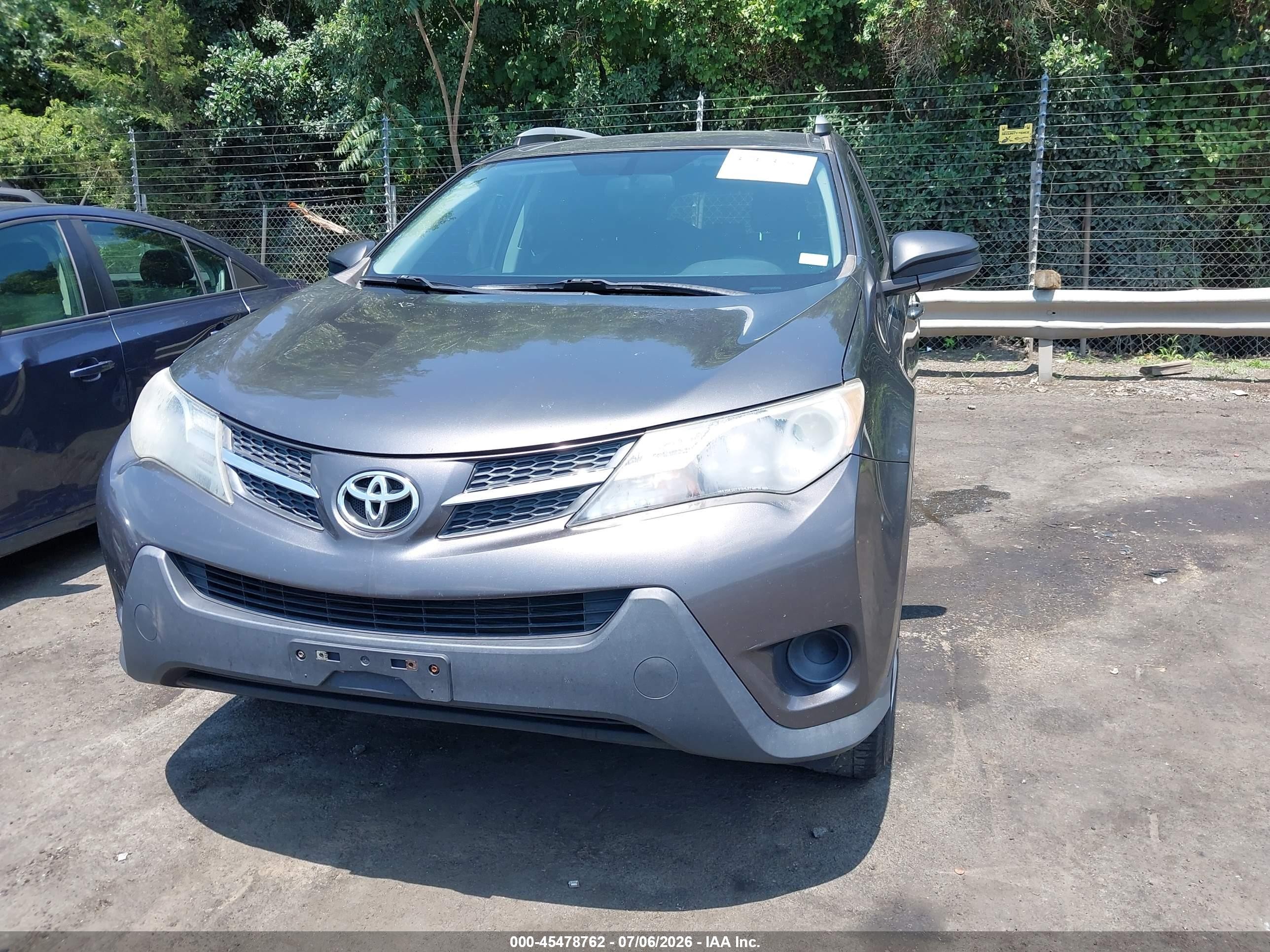 2014 Toyota Rav4 Le Gray vin: 2T3ZFREV4EW081263