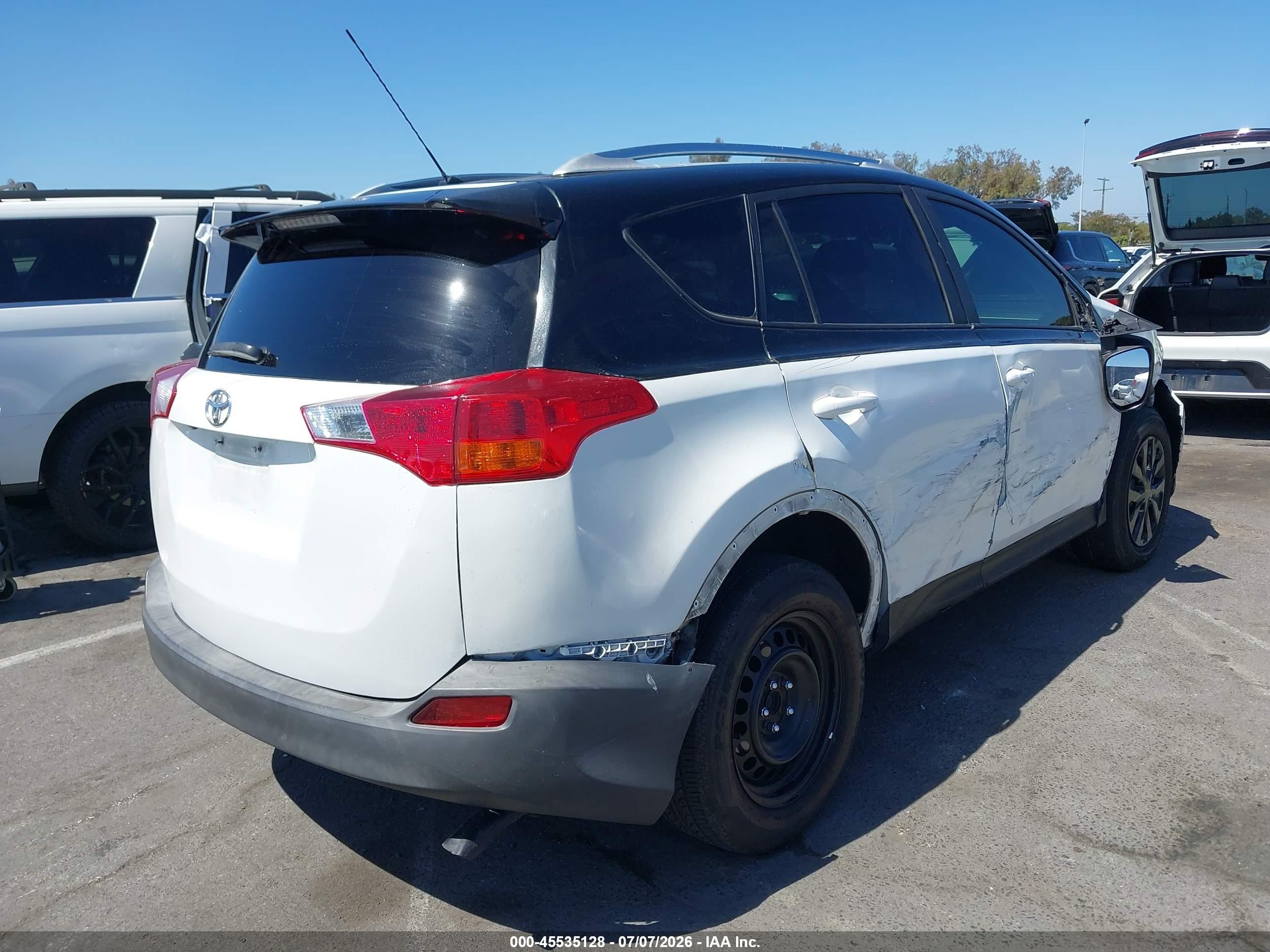 2014 Toyota Rav4 Le White vin: 2T3ZFREV4EW083014
