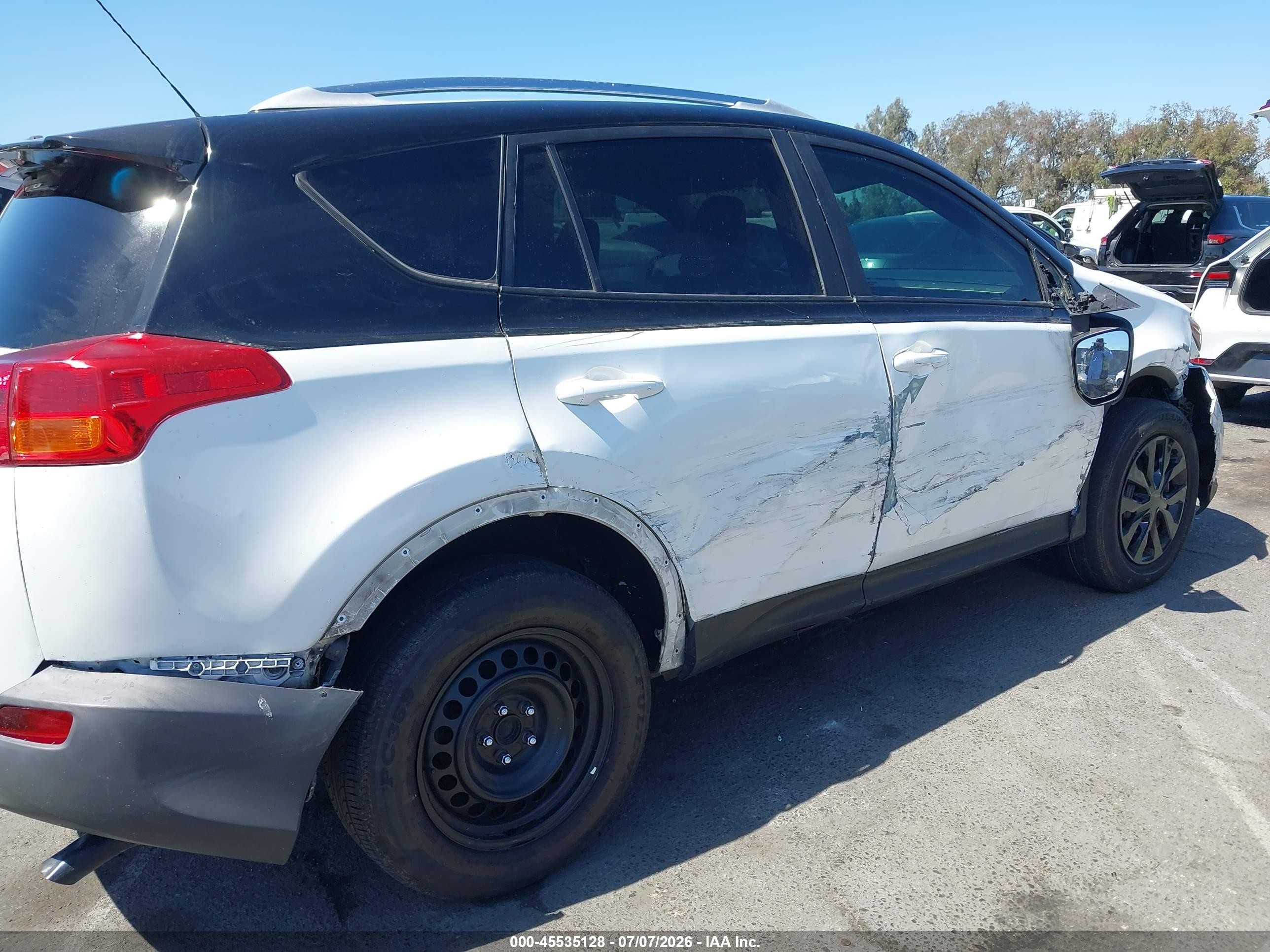 2014 Toyota Rav4 Le White vin: 2T3ZFREV4EW083014