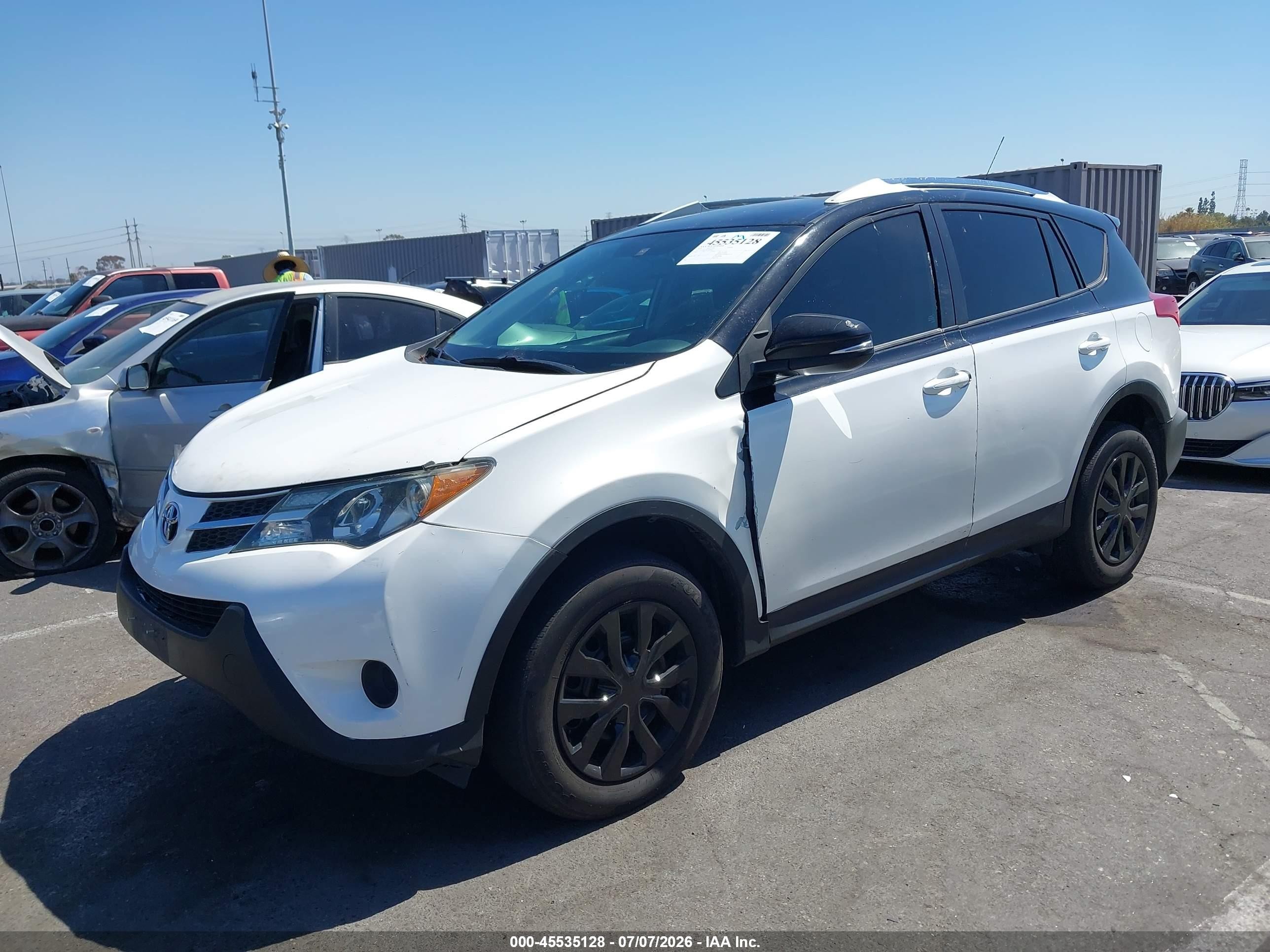 2014 Toyota Rav4 Le White vin: 2T3ZFREV4EW083014