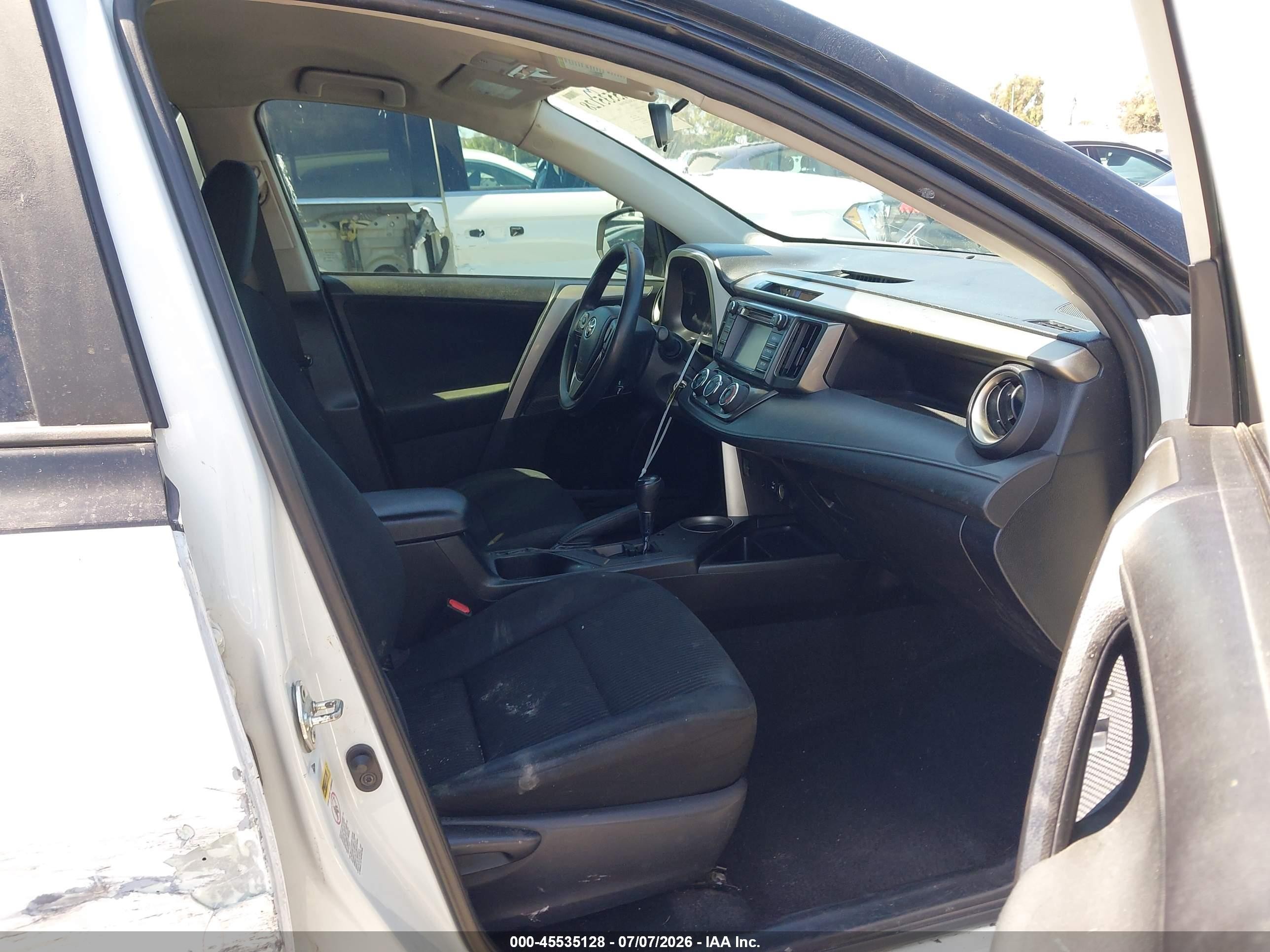 2014 Toyota Rav4 Le White vin: 2T3ZFREV4EW083014