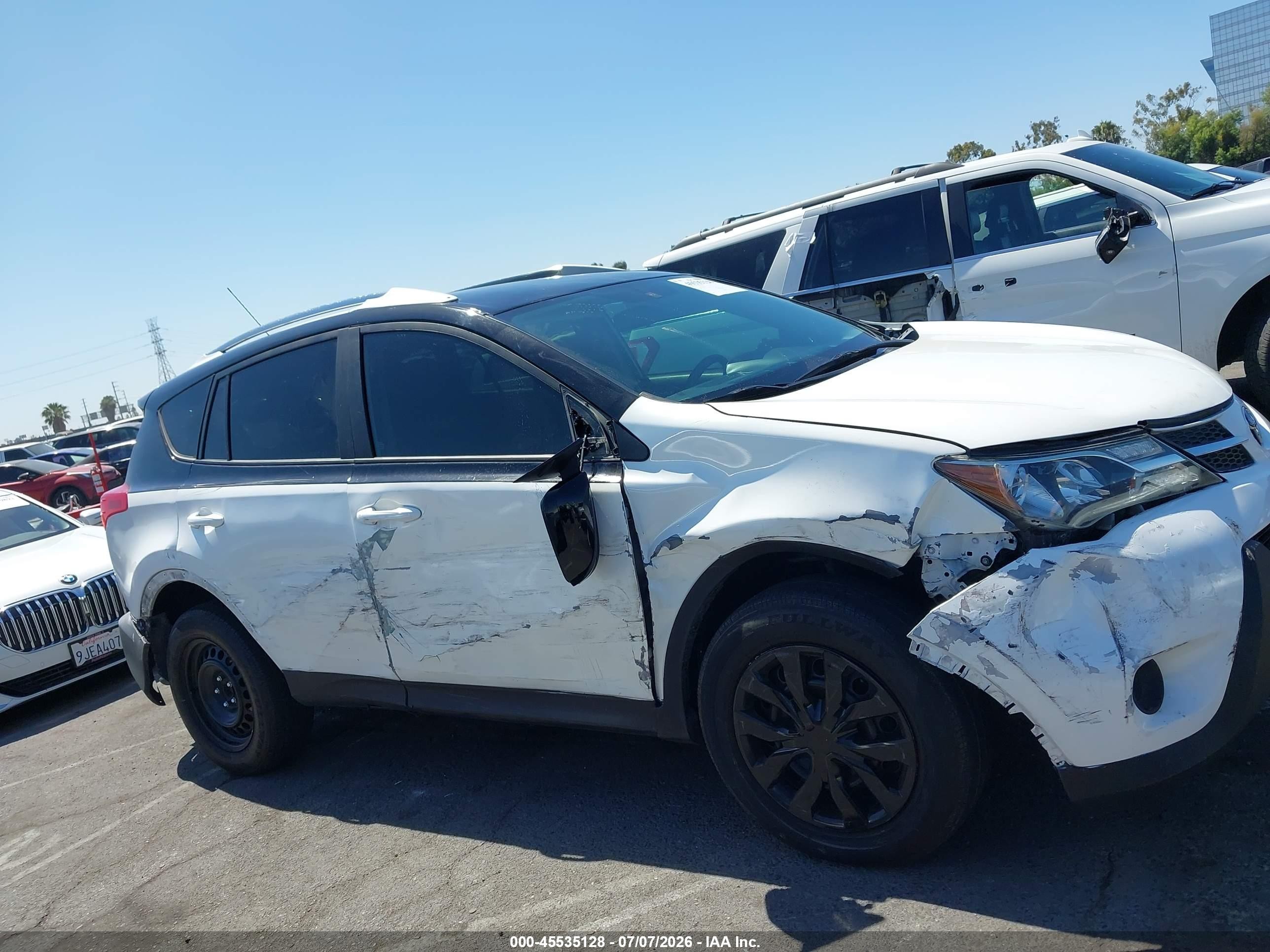 2014 Toyota Rav4 Le White vin: 2T3ZFREV4EW083014