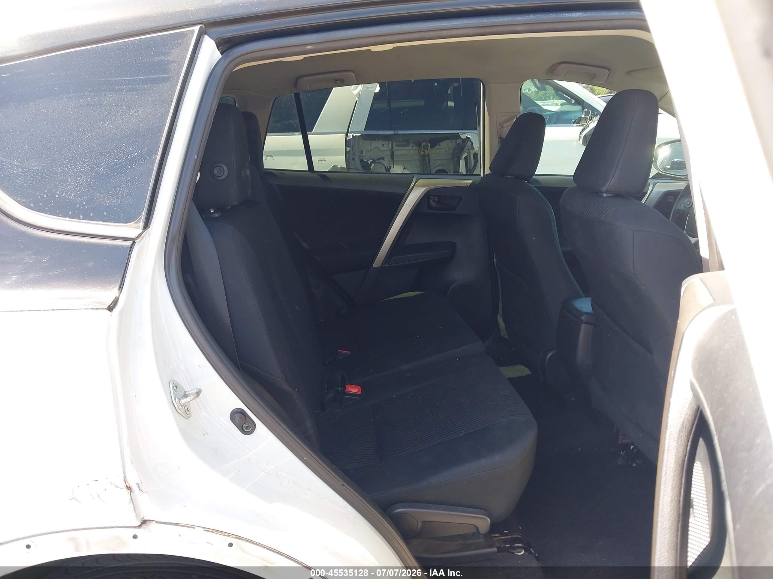 2014 Toyota Rav4 Le White vin: 2T3ZFREV4EW083014