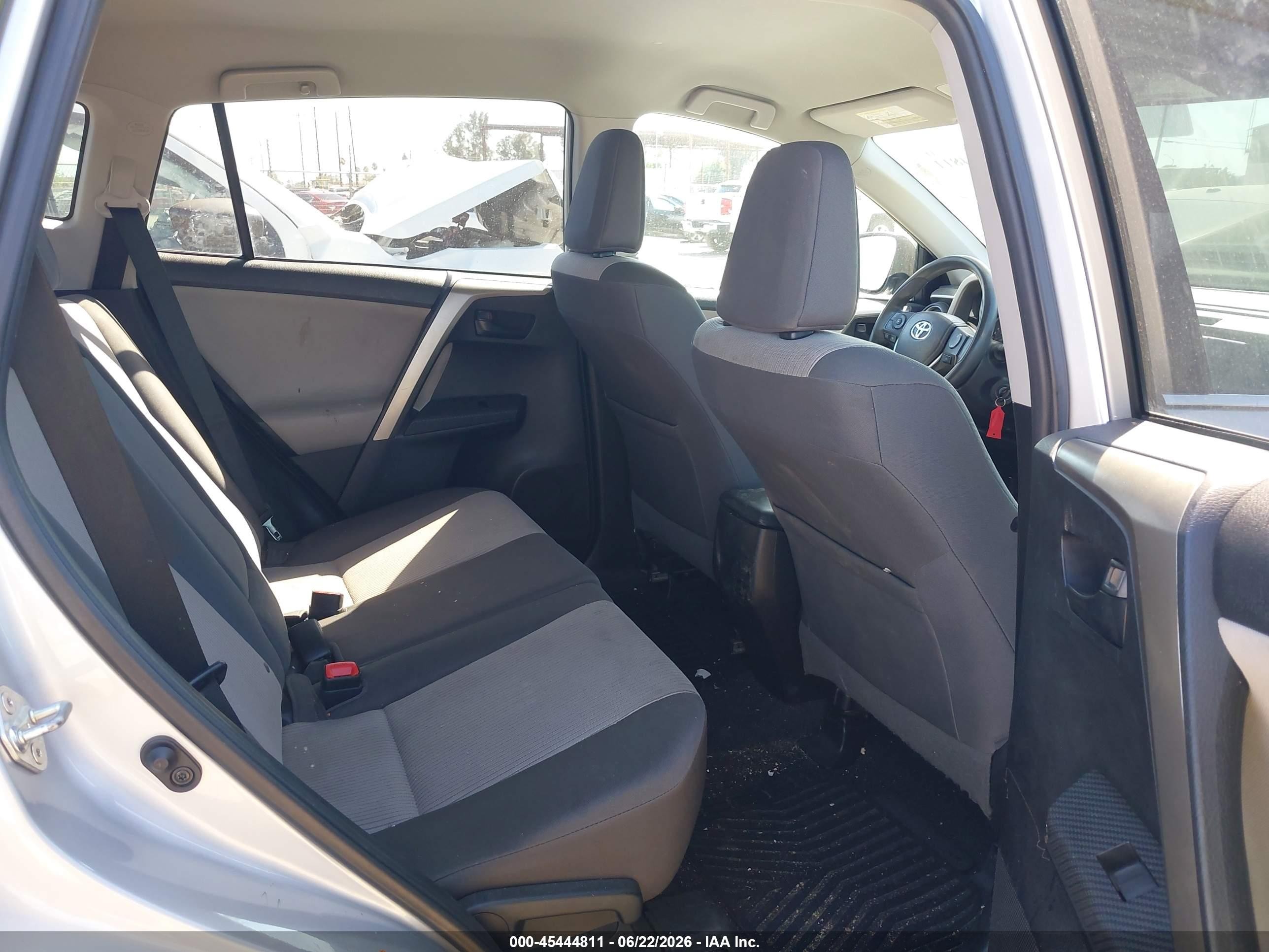 2014 Toyota Rav4 Le Silver vin: 2T3ZFREV4EW087595