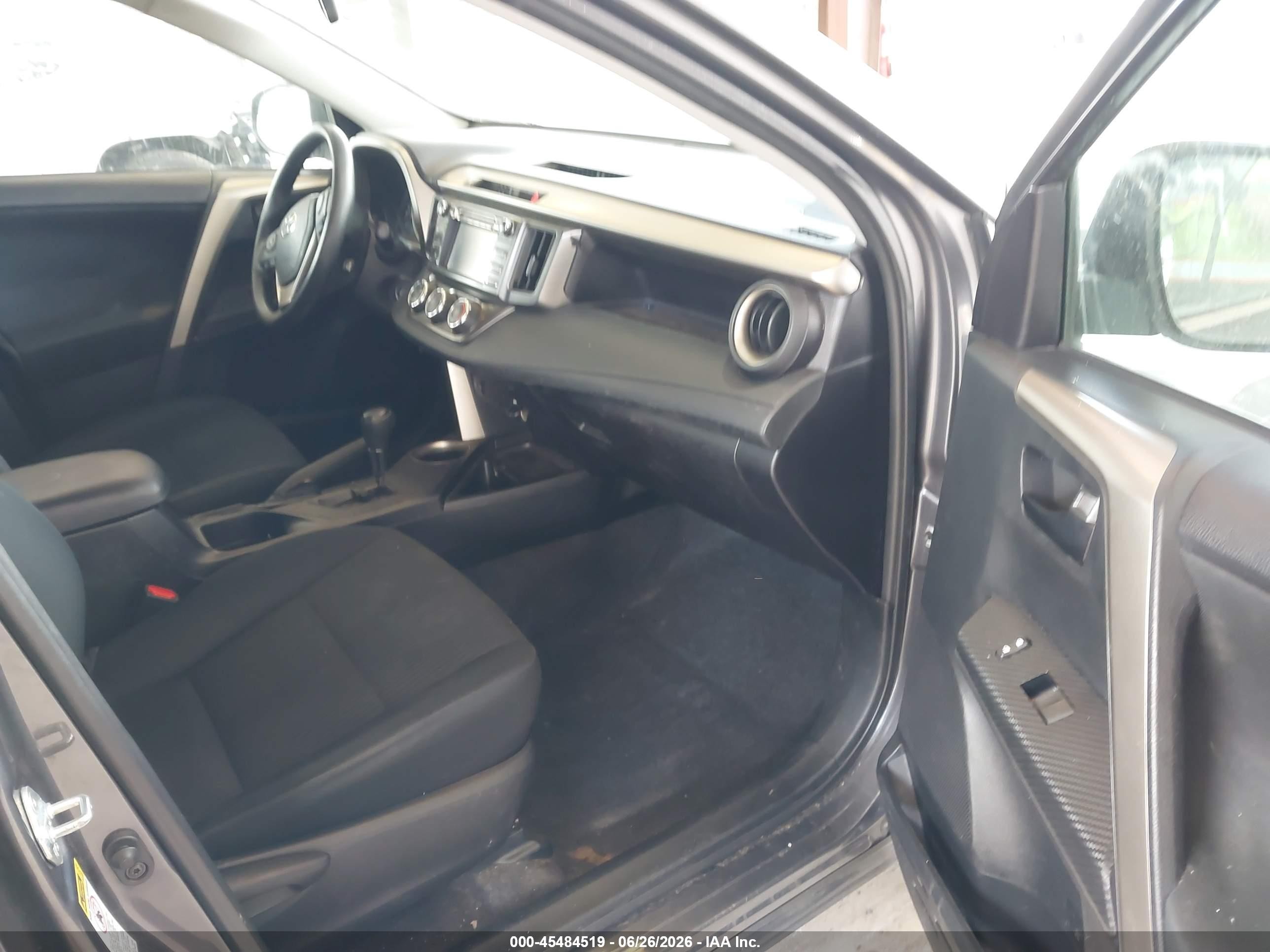 2015 Toyota Rav4 Le Gray vin: 2T3ZFREV4FW136036