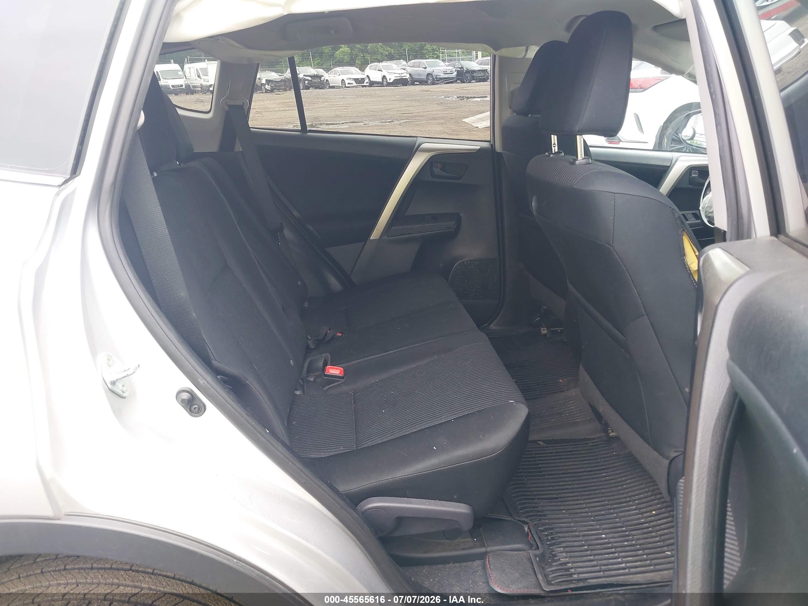 2015 Toyota Rav4 Le Silver vin: 2T3ZFREV4FW197113