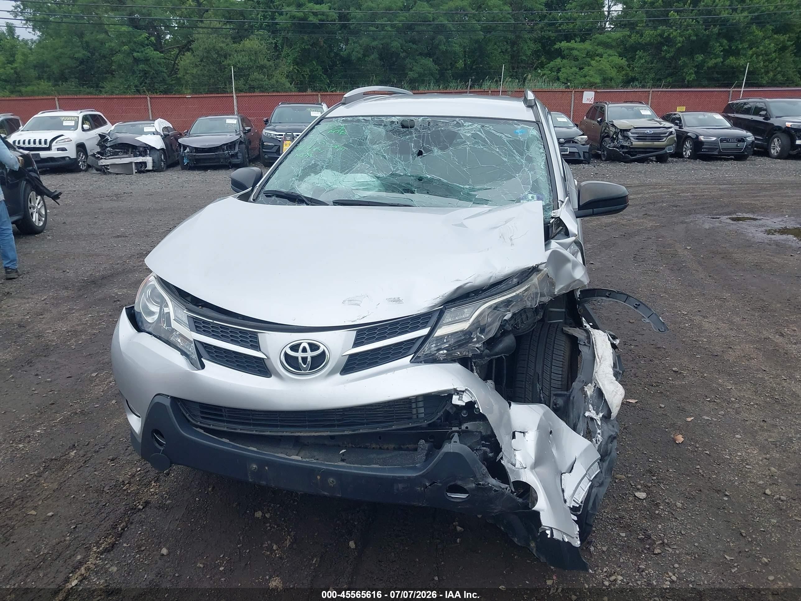 2015 Toyota Rav4 Le Silver vin: 2T3ZFREV4FW197113