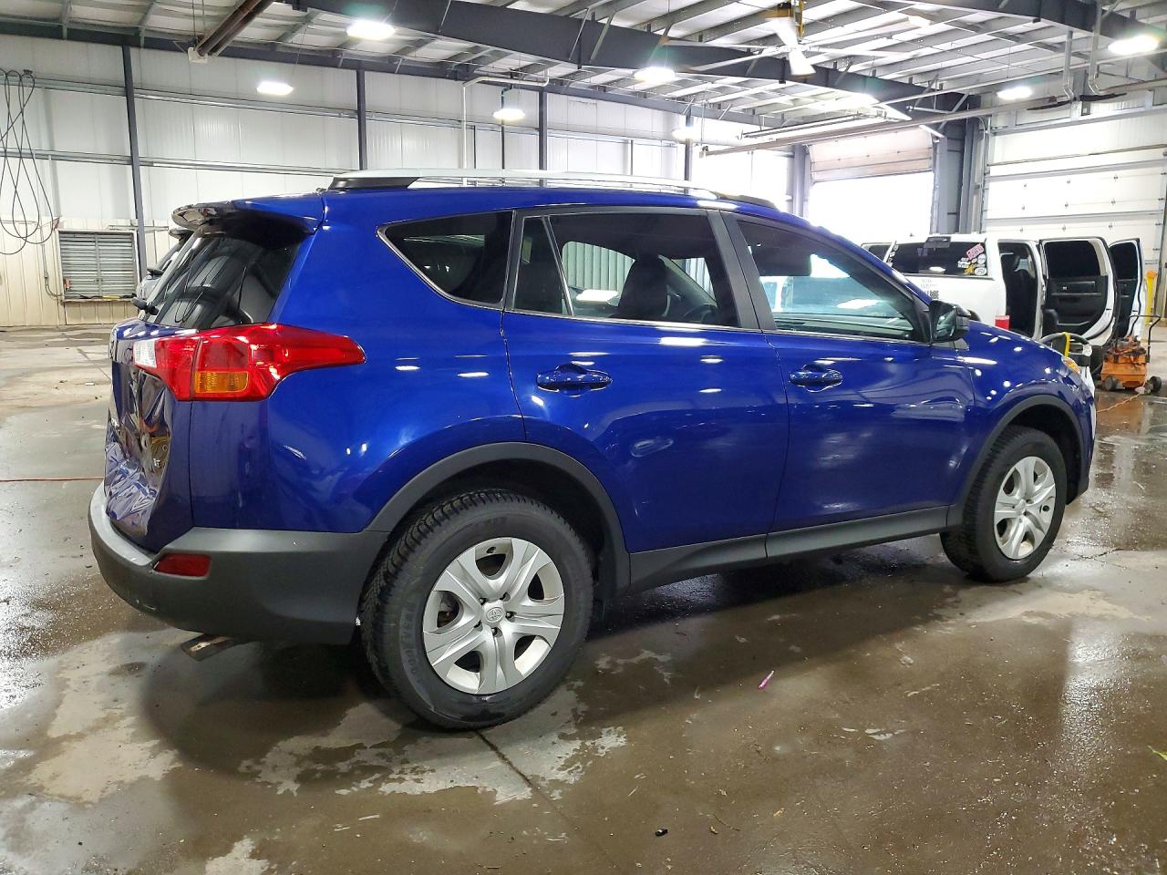 2015 Toyota Rav4 Le Blue vin: 2T3ZFREV4FW199136