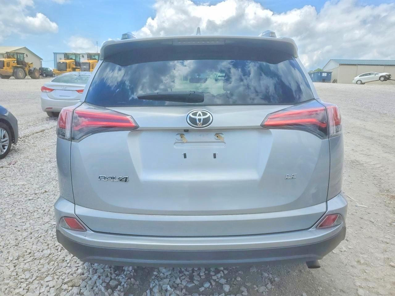 2016 Toyota Rav4 Le Silver vin: 2T3ZFREV4GW296175