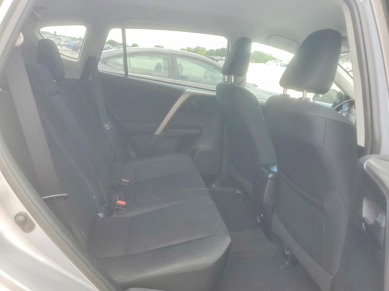 2016 Toyota Rav4 Le Silver vin: 2T3ZFREV4GW296175
